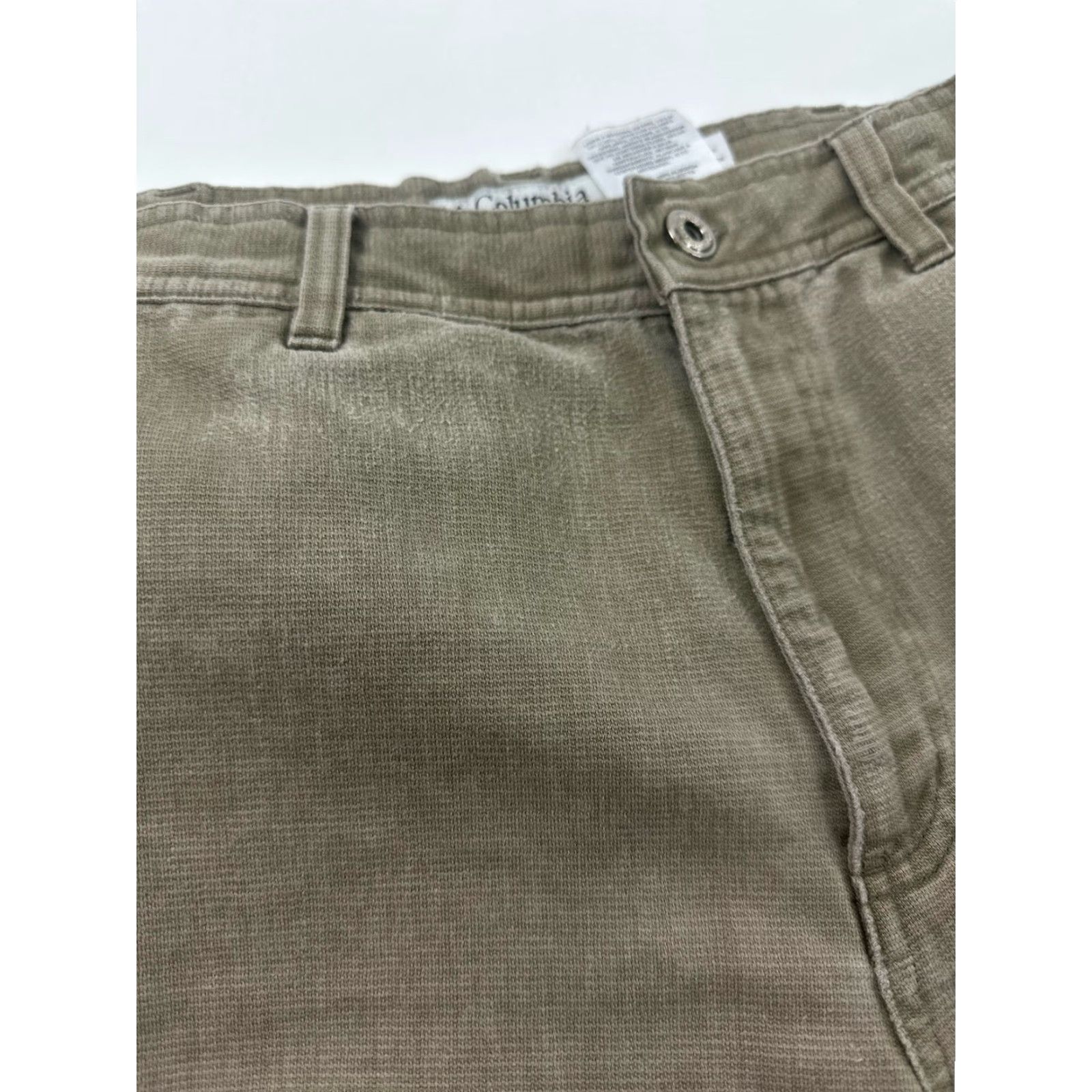 Vintage Columbia Shorts Men’s 32 Khaki Casual Cargo Beige Cotton Pockets Outdoor Trail American Mens Size US 32 / EU 48 - 4 Thumbnail