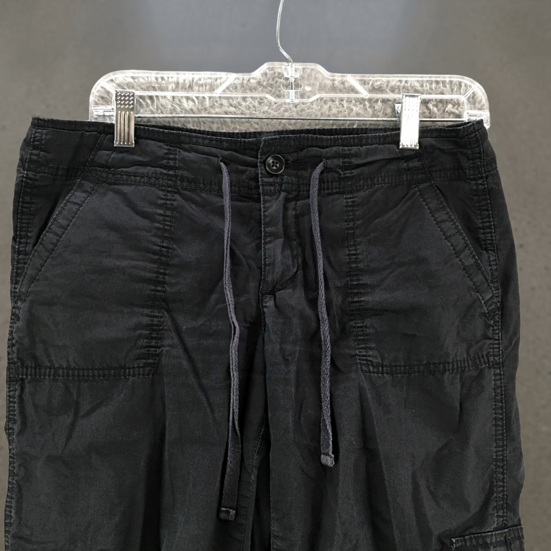 Calvin Klein Calvin Klein Cropped Cargo Pants Womens 4 Black Cotton Mid Rise Flat Front Zip Size 27" / US 4 / IT 40 - 1 Thumbnail