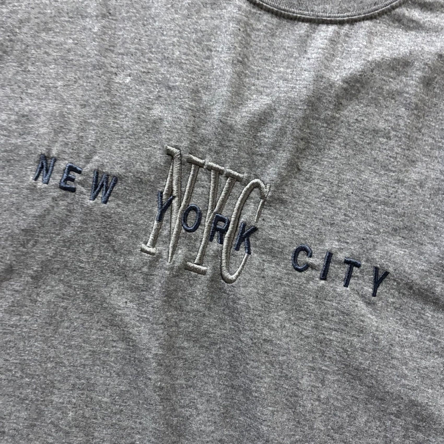 Vintage VINTAGE NYC Mens T-Shirt Gray 2XL Embroidered NEW YORK CITY NYC Front Graphic Souvenir Tee Size US XXL / EU 58 / 5 - 2 Thumbnail
