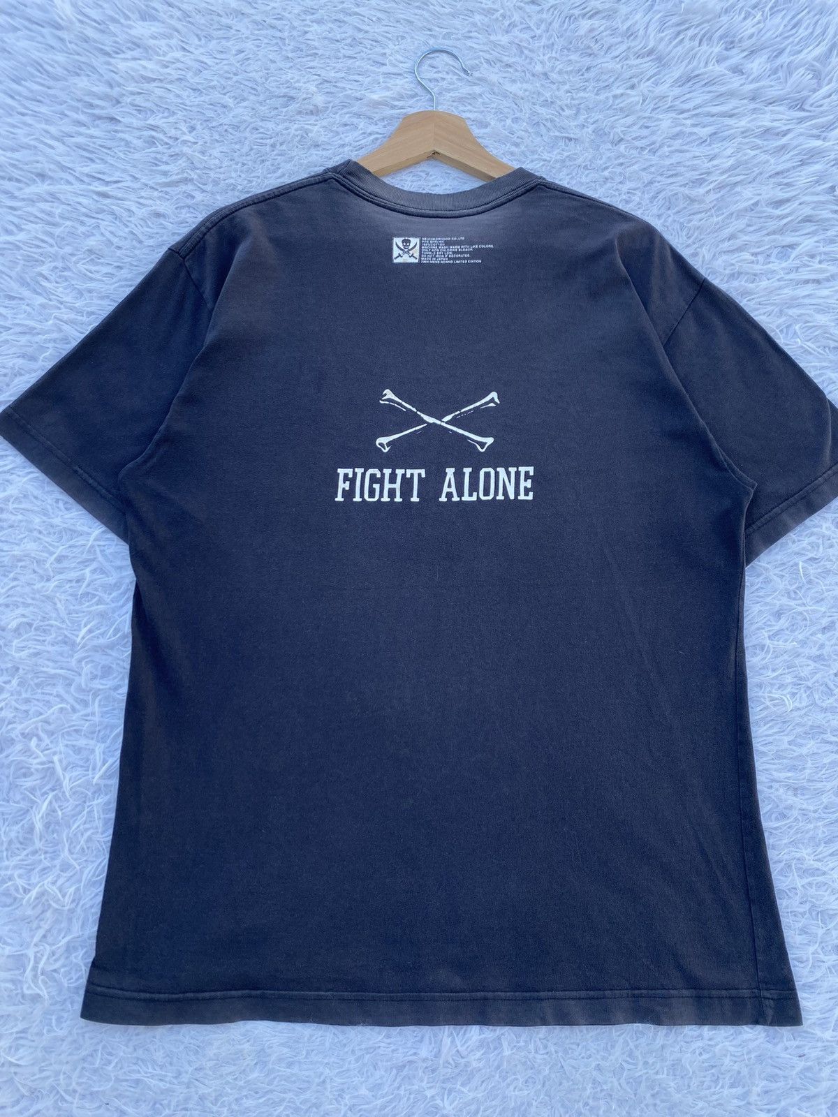 Neighborhood Rare Vintage 2004 Neighborhood "Fight Alone" Tshirt Size US L / EU 52-54 / 3 - 15 Thumbnail