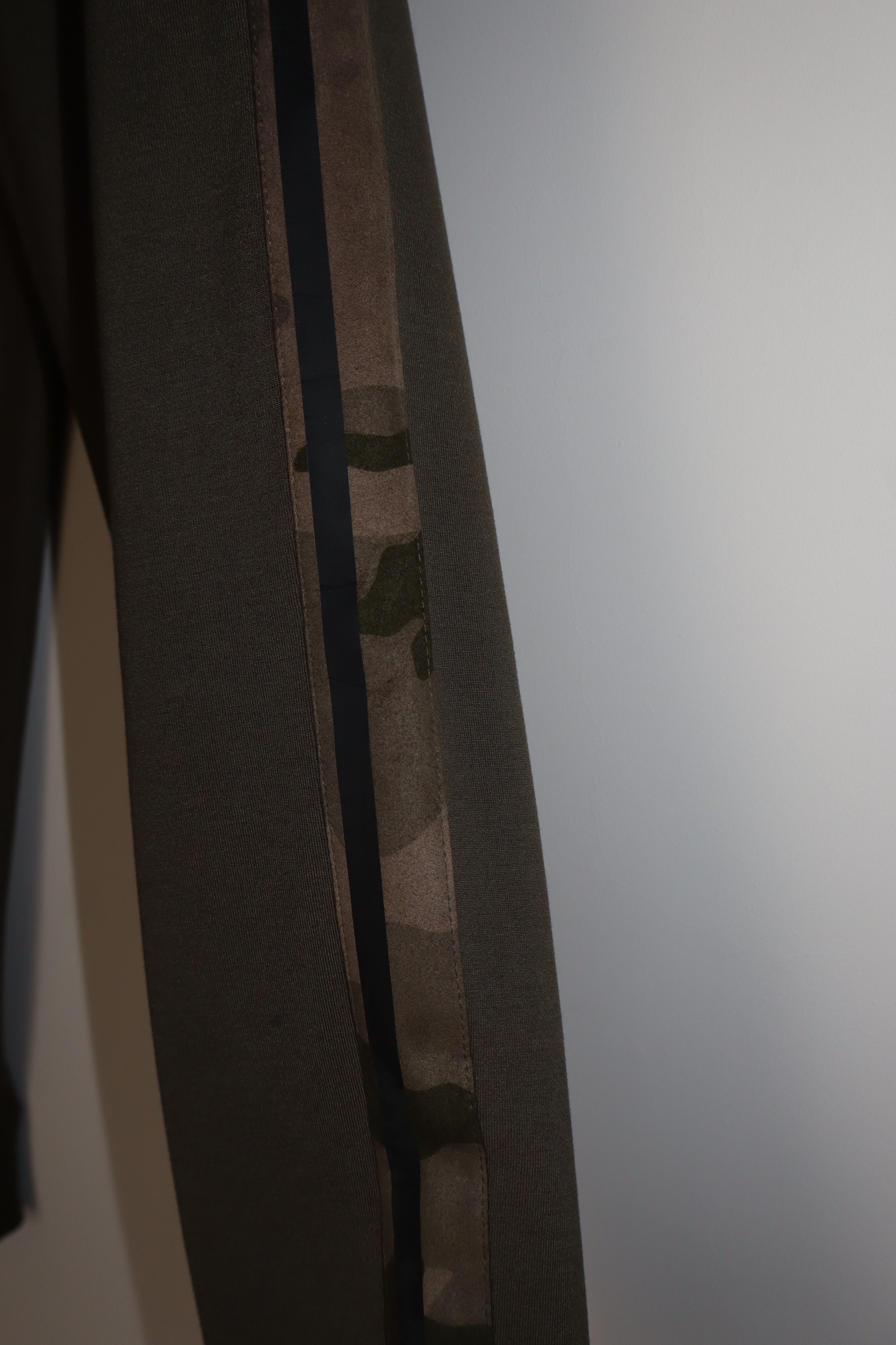 Neil Barrett Camo lateral band neoprene sweatshirts Size US 32 / EU 48 - 6 Thumbnail