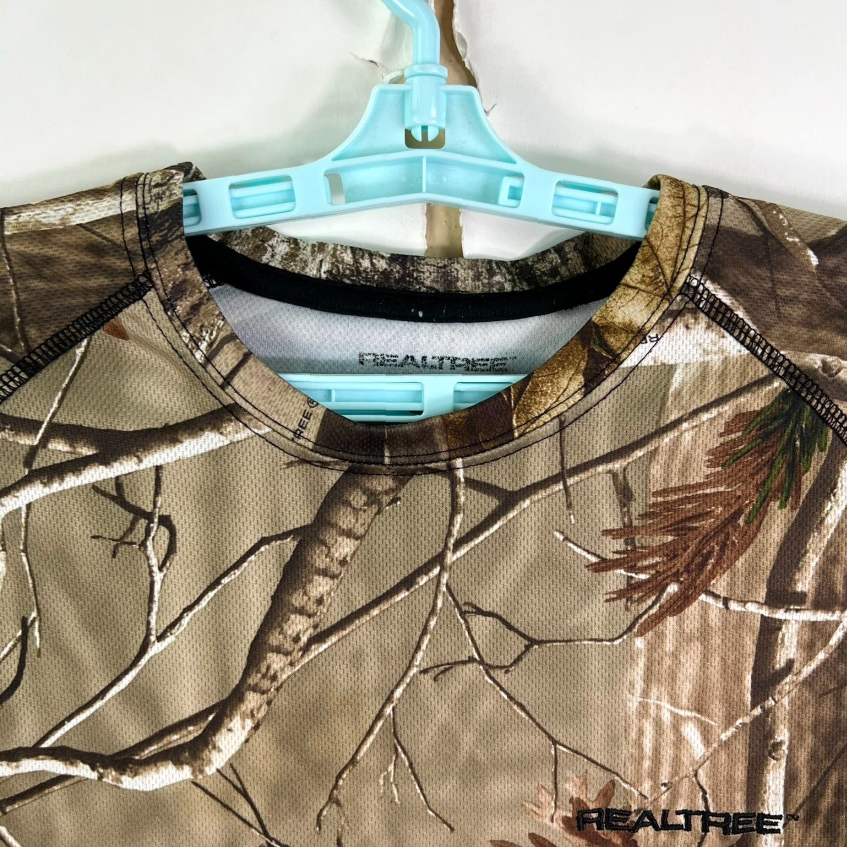 Realtree Realtree Real Tree AP Camo Shirt Mens L Adult Large Camouflage Multicolor Short Sleeve Crew Neck Logo Knit Polyester Spandex All Seasons Regular Size US L / EU 52-54 / 3 - 3 Thumbnail