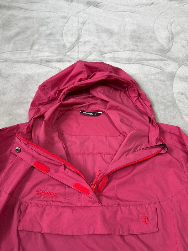 Bergans of Norway Bergans Cecilie Microlight Anorak 3943 size L like new Size L / US 10 / IT 46 - 8 Thumbnail