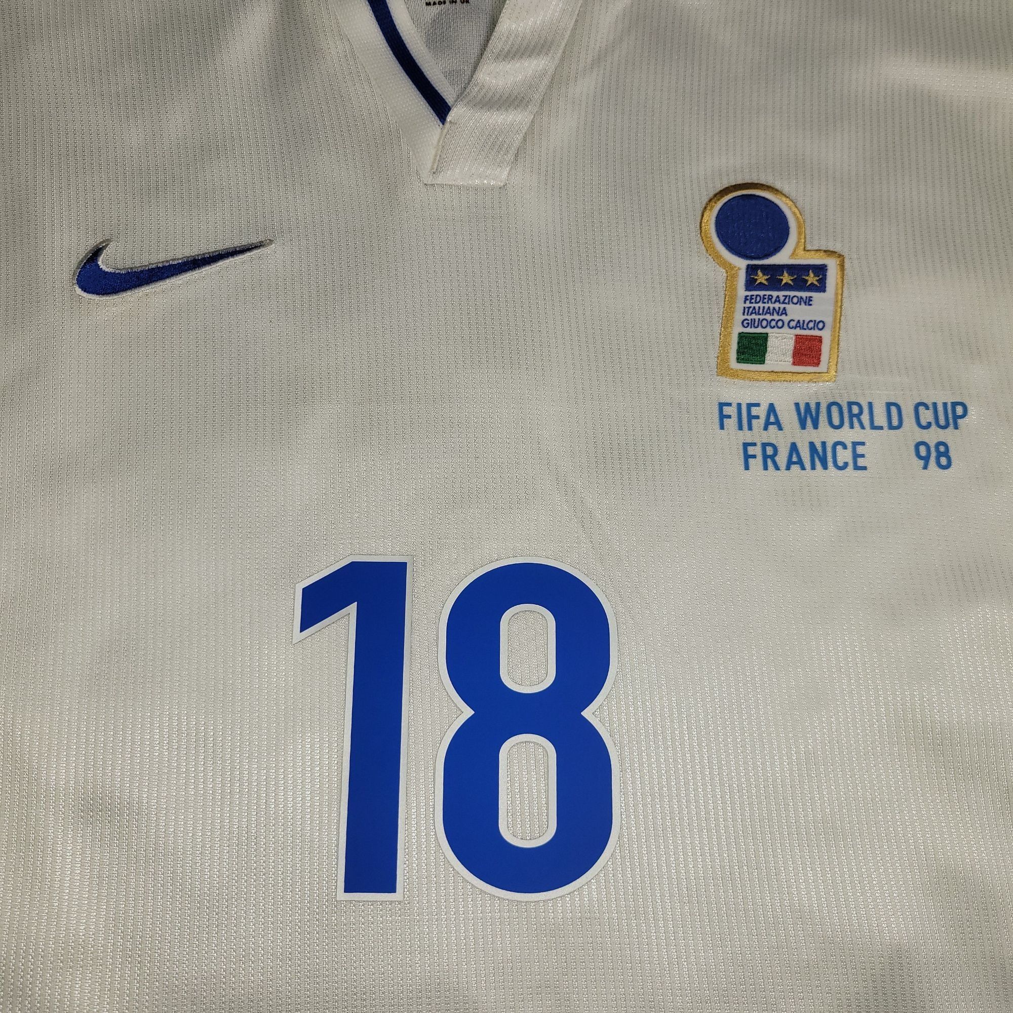 Nike Baggio Italy Nike 1998 WORLD CUP Away Soccer Jersey Shirt XL Size US XL / EU 56 / 4 - 3 Thumbnail