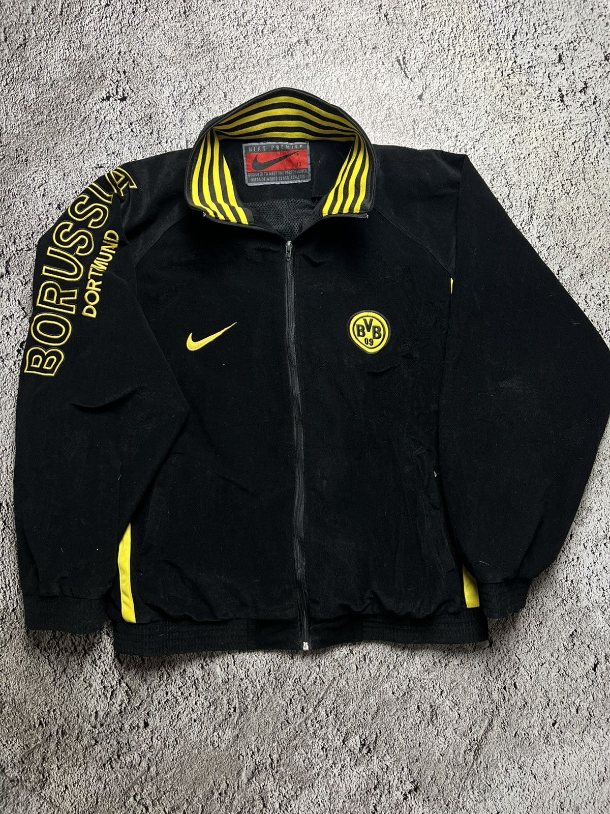 Nike VTG 90’s Nike premier borussia dortmund zip jacket Size US L / EU 52-54 / 3 - 1 Thumbnail
