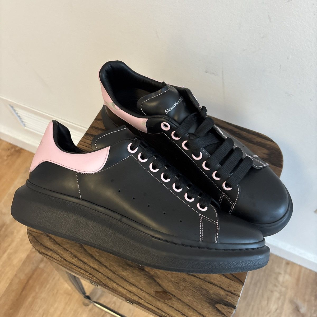 Alexander McQueen Alexander Mcqueen Black Pink Size 44 Size US 11 / EU 44 - 1 Thumbnail
