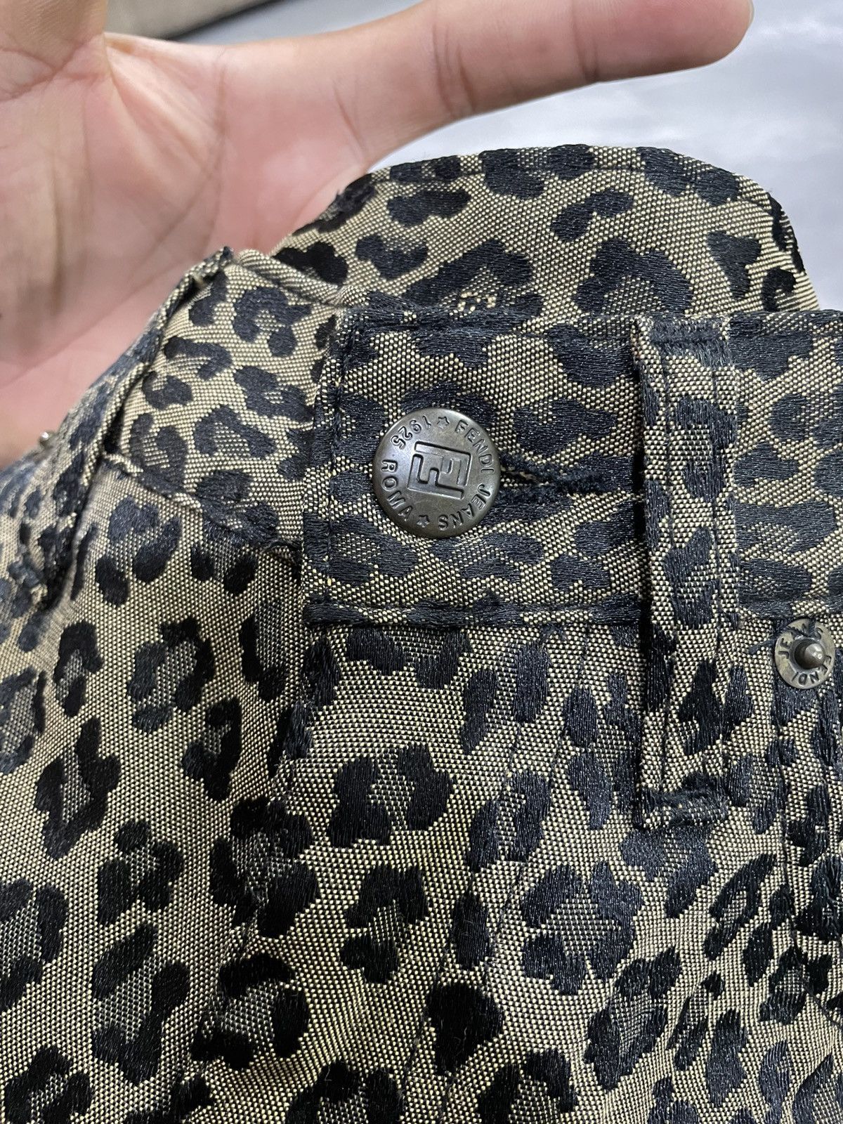 Fendi Vintage Fendi Leopard pants (authentic) Size 28" / US 6 / IT 42 - 5 Thumbnail