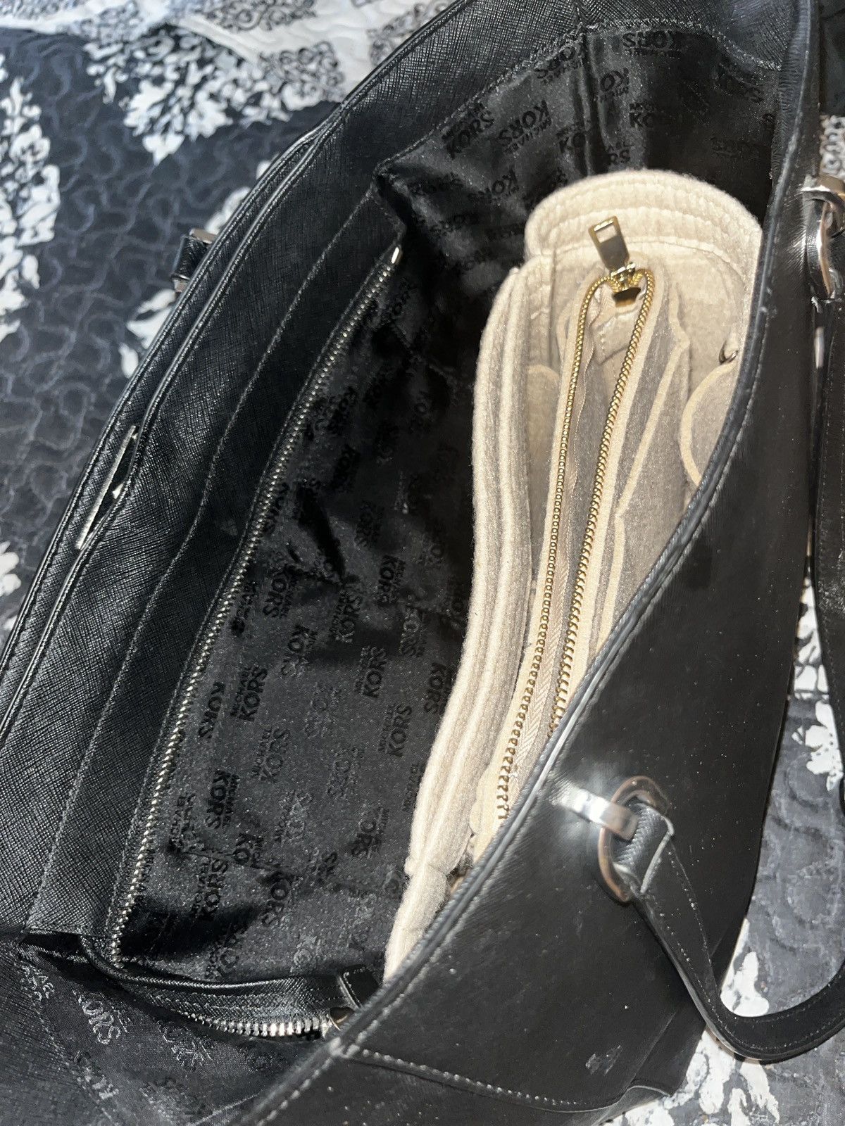 Michael Kors Michael Kors Black Saffiano Leather Tote Bag with Organizer Size ONE SIZE - 3 Thumbnail
