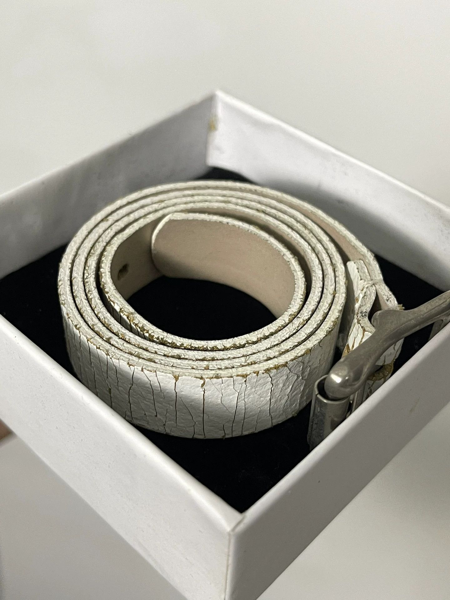 Ann Demeulemeester Ann Demeulemeester Cracked White Leather Bracelet Size ONE SIZE - 1 Thumbnail