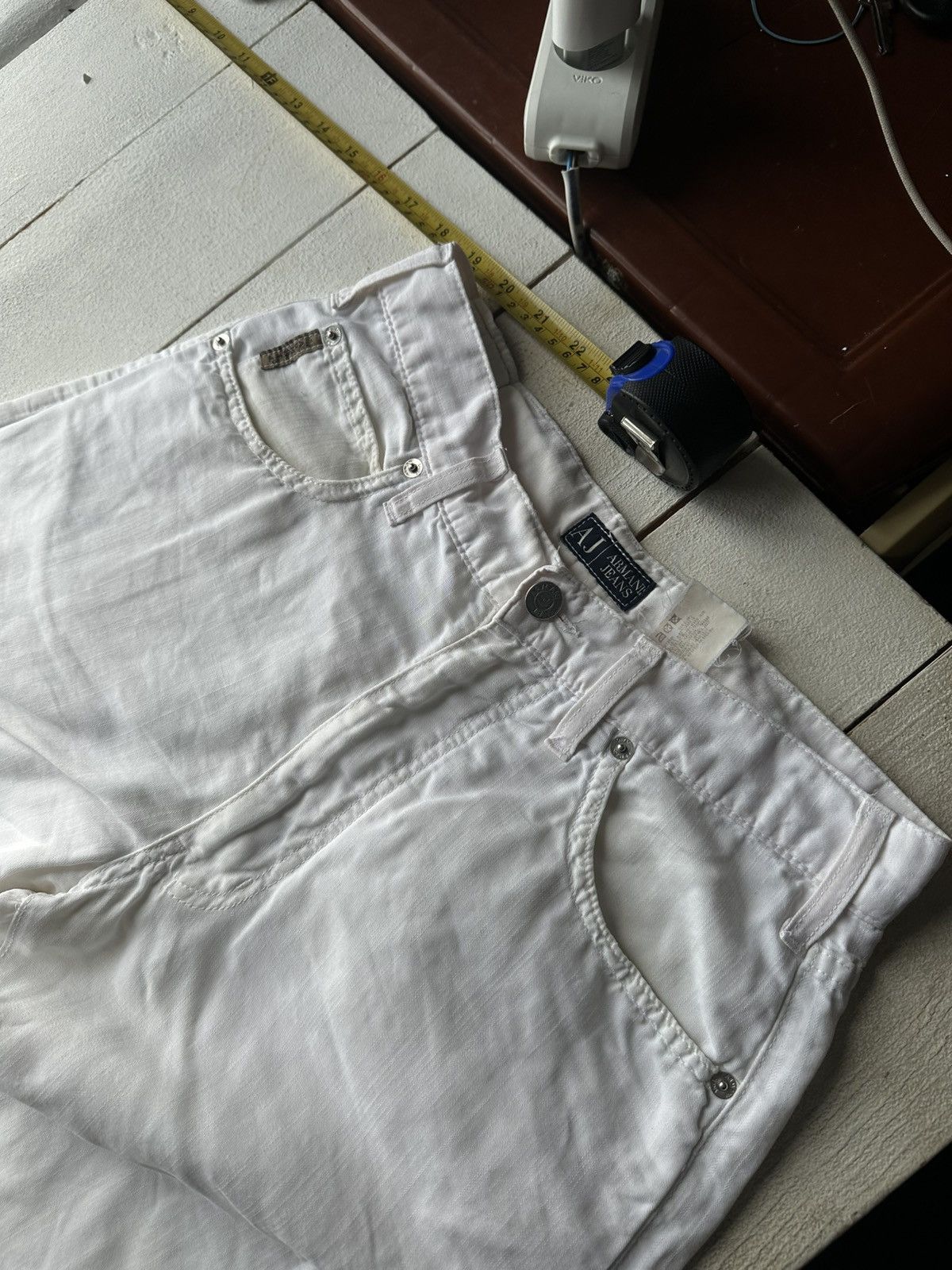 Giorgio Armani VNTG 🚨 BAGGY ARMANI JEANS LUXURY WHITE WITH LOGO PANTS Size US 31 - 2 Thumbnail