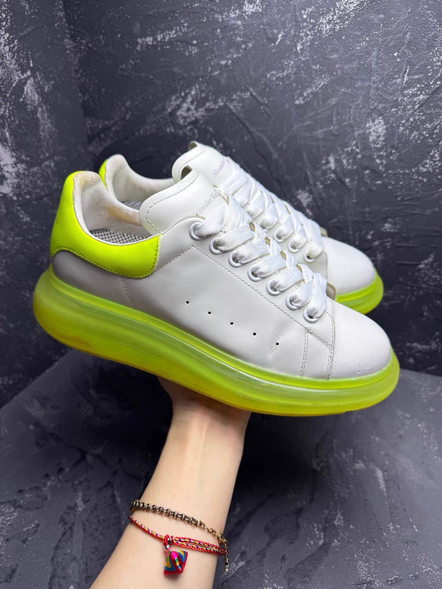 Alexander McQueen Alexander McQueen fluorescent yellow white sneakers Q10 Size US 7 / EU 40 - 2 Thumbnail