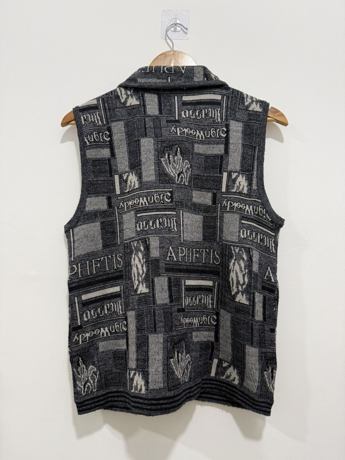 Japanese Brand Vtg knit vest Size US M / EU 48-50 / 2 - 2 Thumbnail