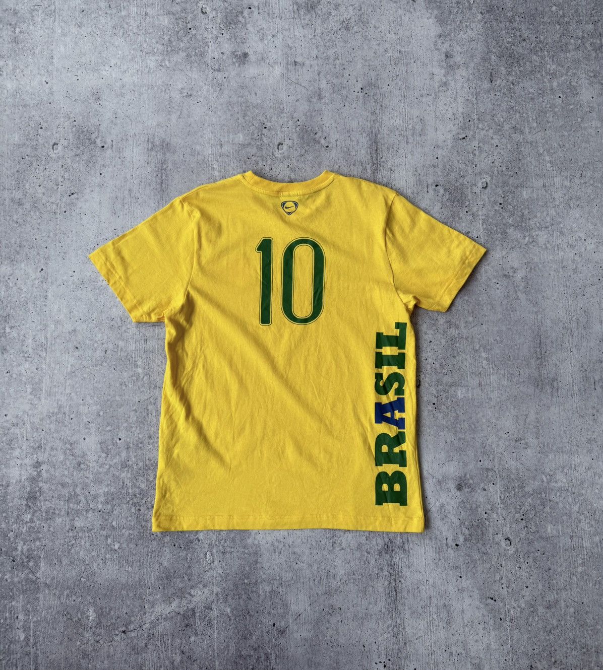 Nike 🩸RARE🩸Nike Vintage Y2K Brazil Ronaldinho #10 T Shirt Size US M / EU 48-50 / 2 - 2 Thumbnail