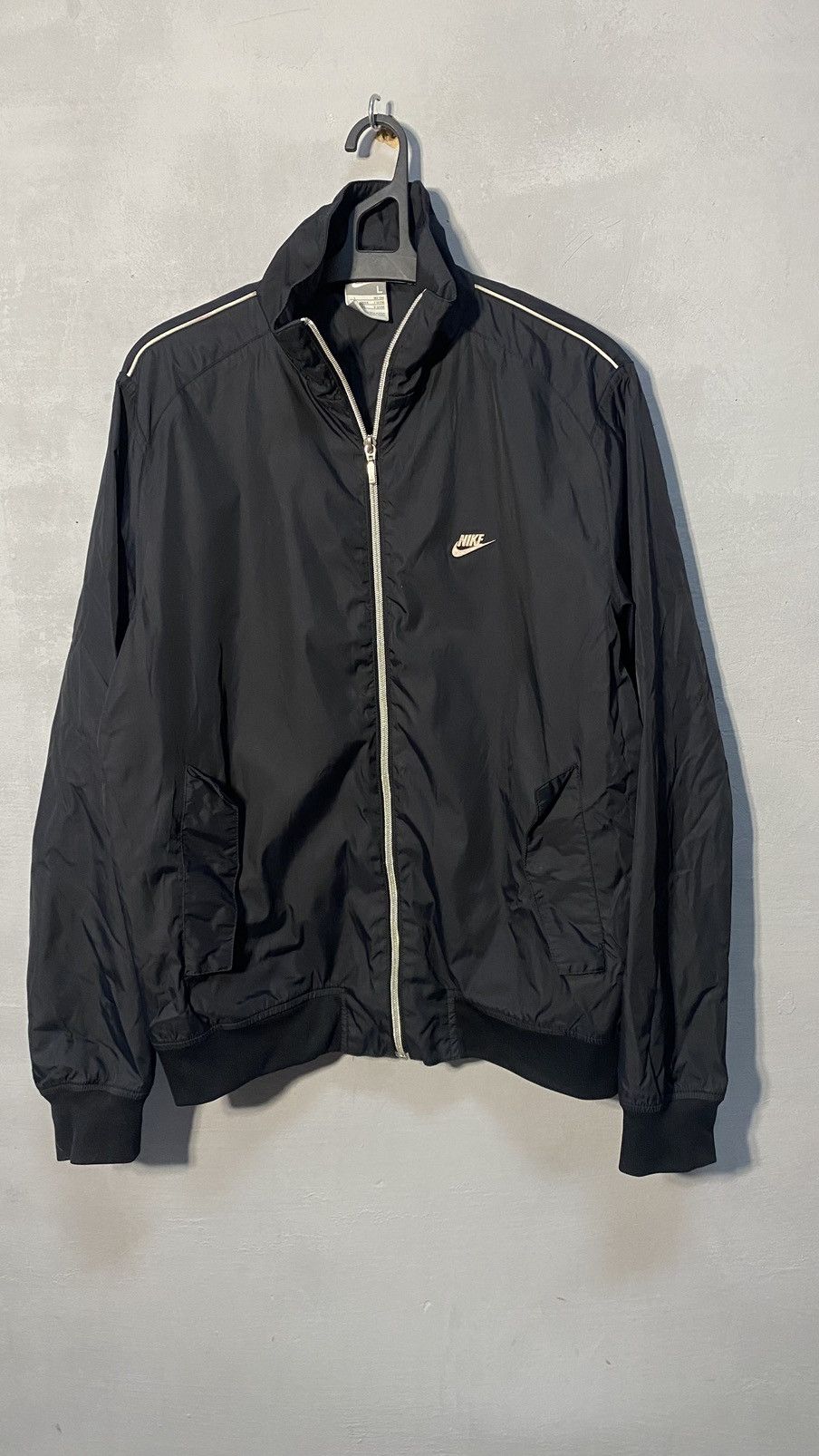 Nike Nike vintage bomber light jacket size M Size US M / EU 48-50 / 2 - 1 Thumbnail