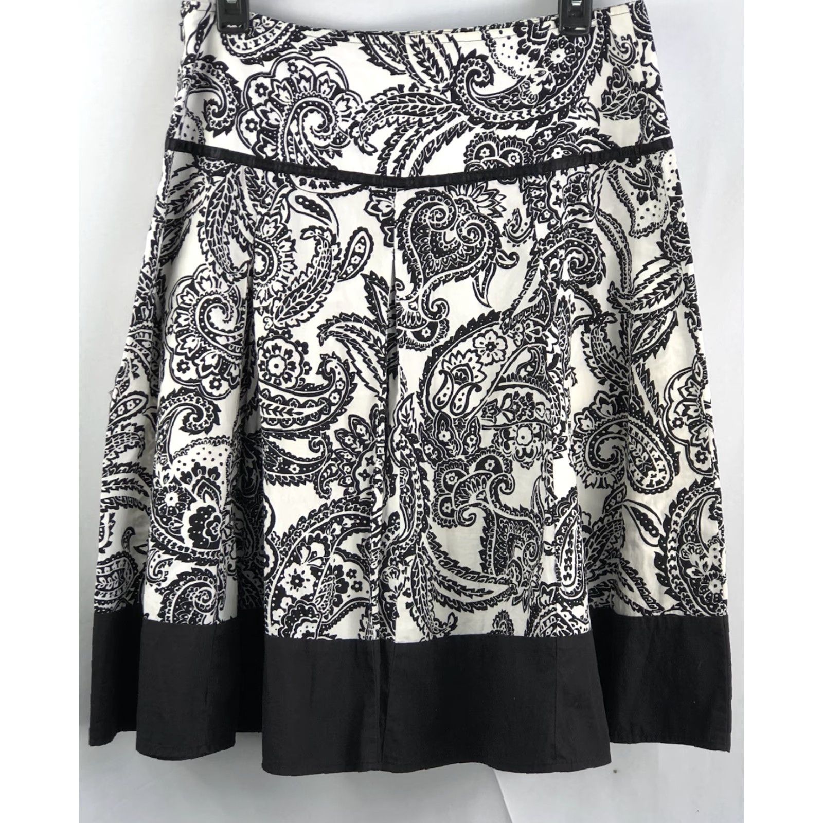 Van Heusen Van Heusen Midi Skirt 6 Blk/Wht Paisley 30"W Flare A-Line Pleated Career Boho Size 28" / US 6 / IT 42 - 2 Thumbnail