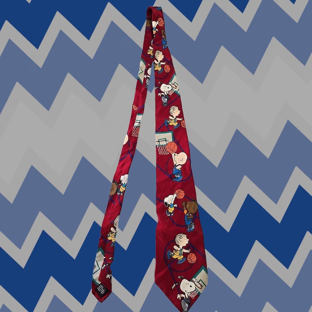 Peanuts Snoopy & Friends PEANUTS Charlie Brown Tie Basketball 100% Silk USA Red Basketball Silk Tie Men Size ONE SIZE - 1 Thumbnail