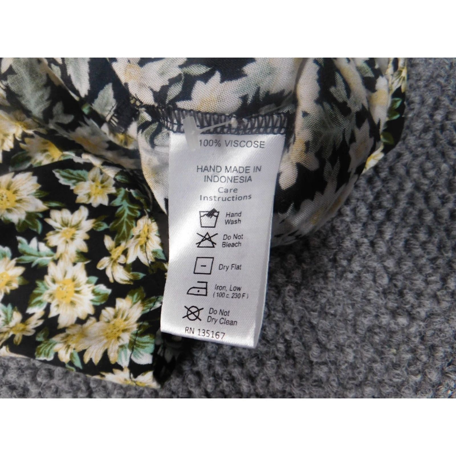 Vintage Motel Blouse Women S Black Floral Sleeveless Crew Neck Pullover Casual Regular Size S Black Floral Butterfly Pattern Viscose Rayon Stretch Size S / US 4 / IT 40 - 6 Thumbnail