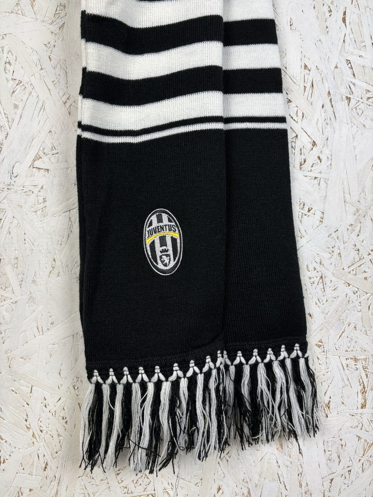 Vintage Vintage Juventus FC Striped Sportswear Scarf Muffler Size ONE SIZE - 2 Thumbnail