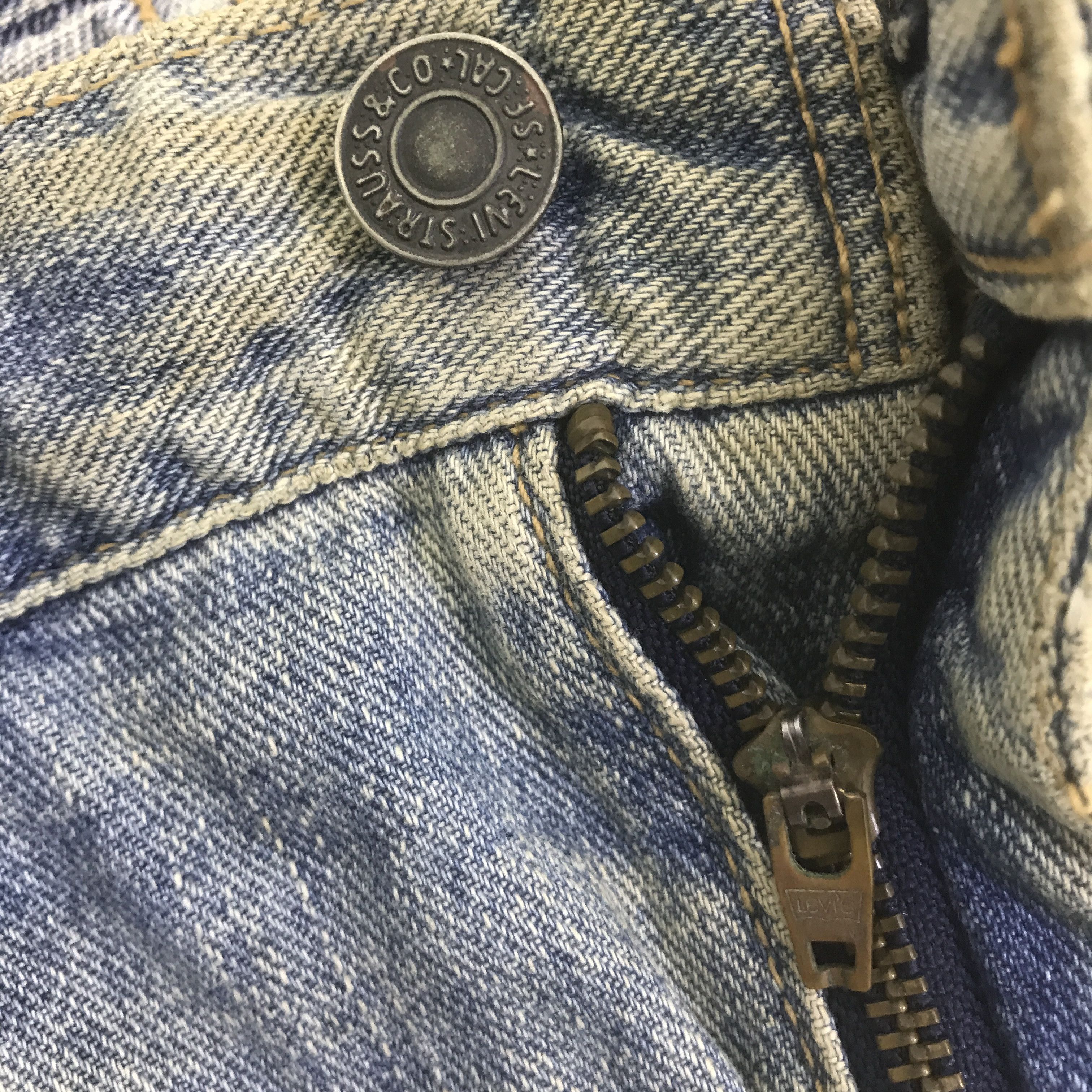 Levi's Vintage Clothing LEVI'S LIGHT WASH DENIM JEANS PANTS K129B8 Size US 30 / EU 46 - 14 Thumbnail