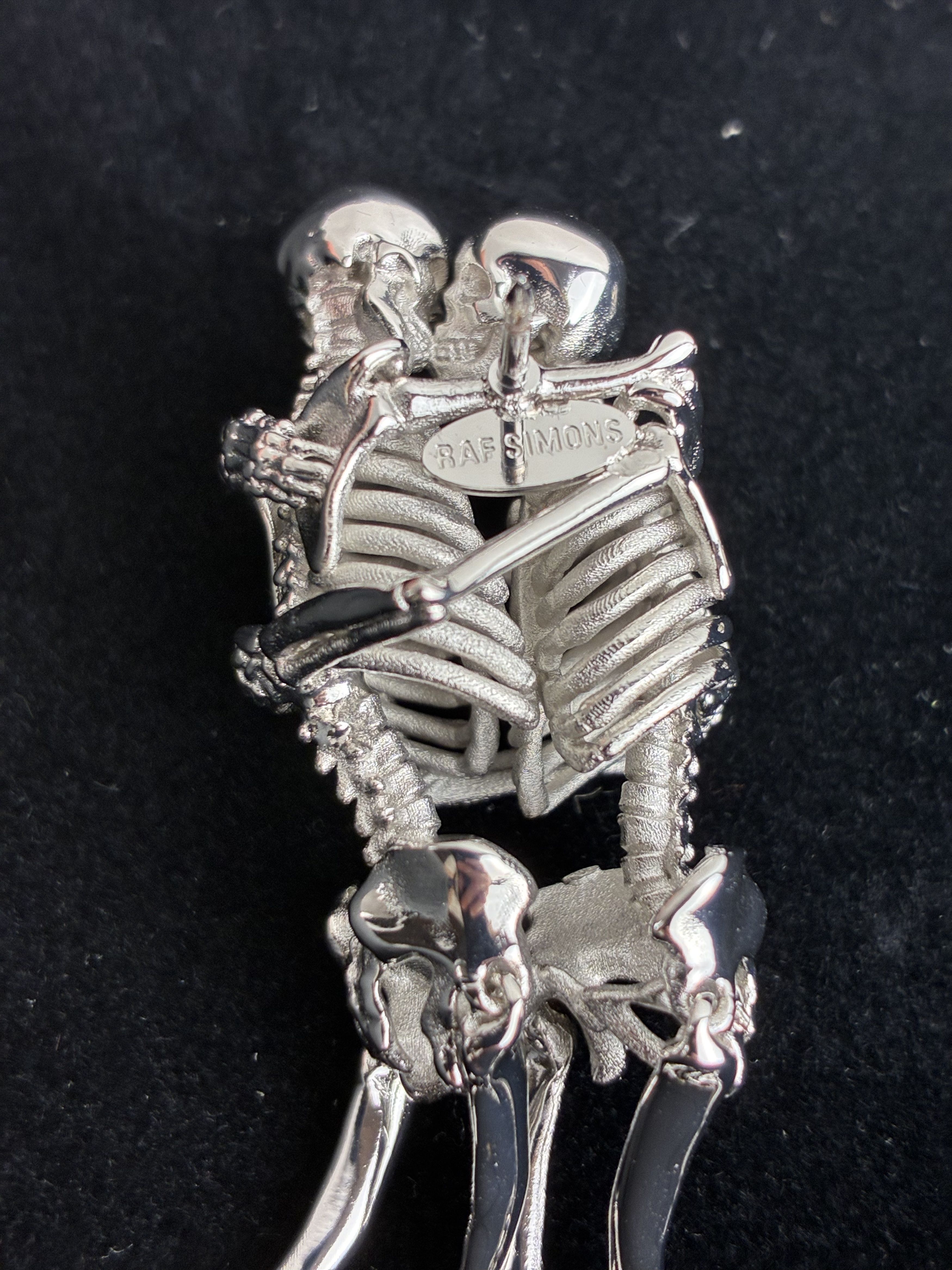 Raf Simons RARE Raf Simons AW22 Runway Kissing Skeleton Brooch Size ONE SIZE - 9 Thumbnail