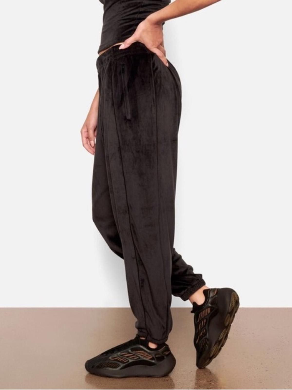 Swims SKIMS / Velour Oversized Track Pants / Black Size 32" / US 10 / IT 46 - 10 Thumbnail