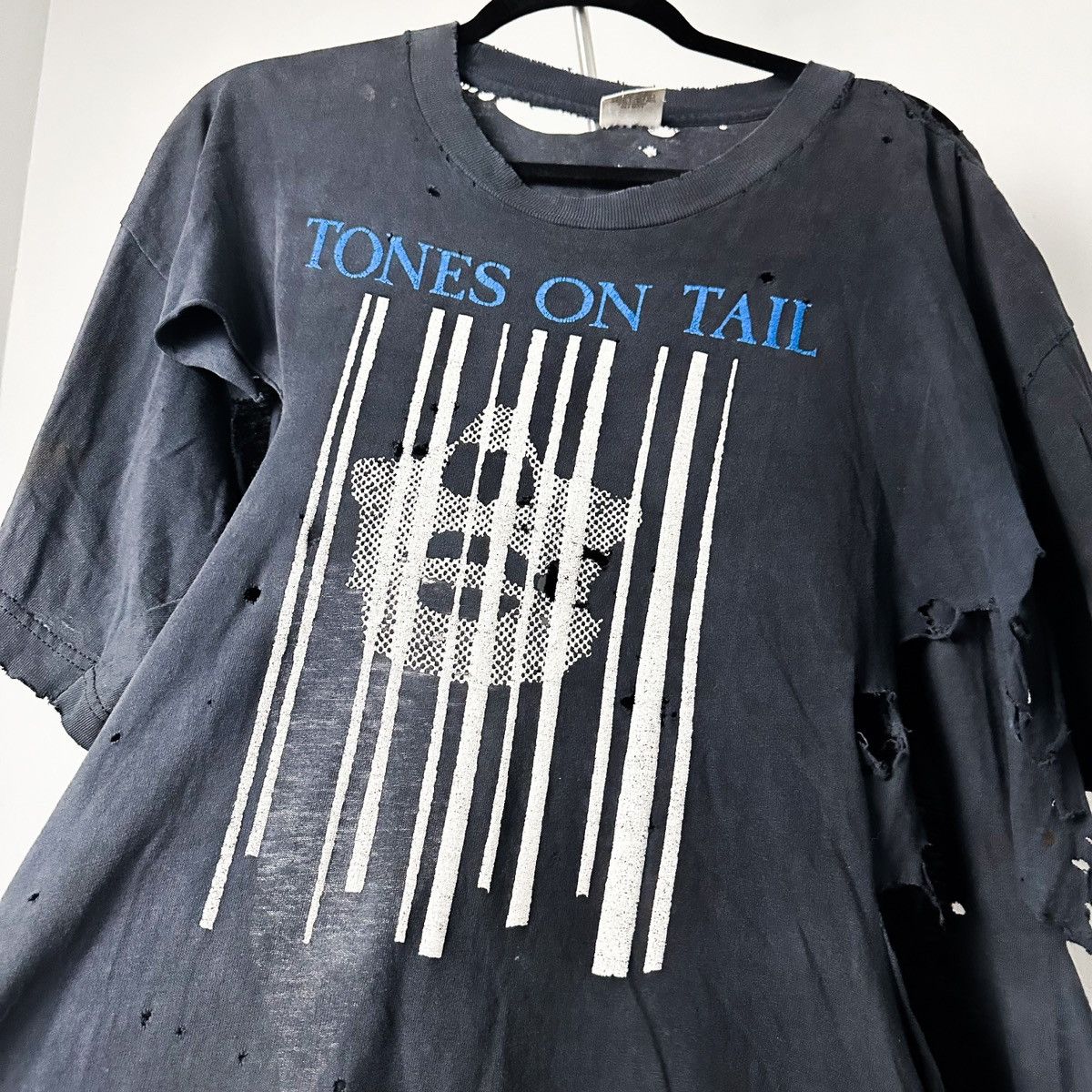 Vintage 90’s THRASHED Tones On Tail T-Shirt Size US L / EU 52-54 / 3 - 2 Thumbnail