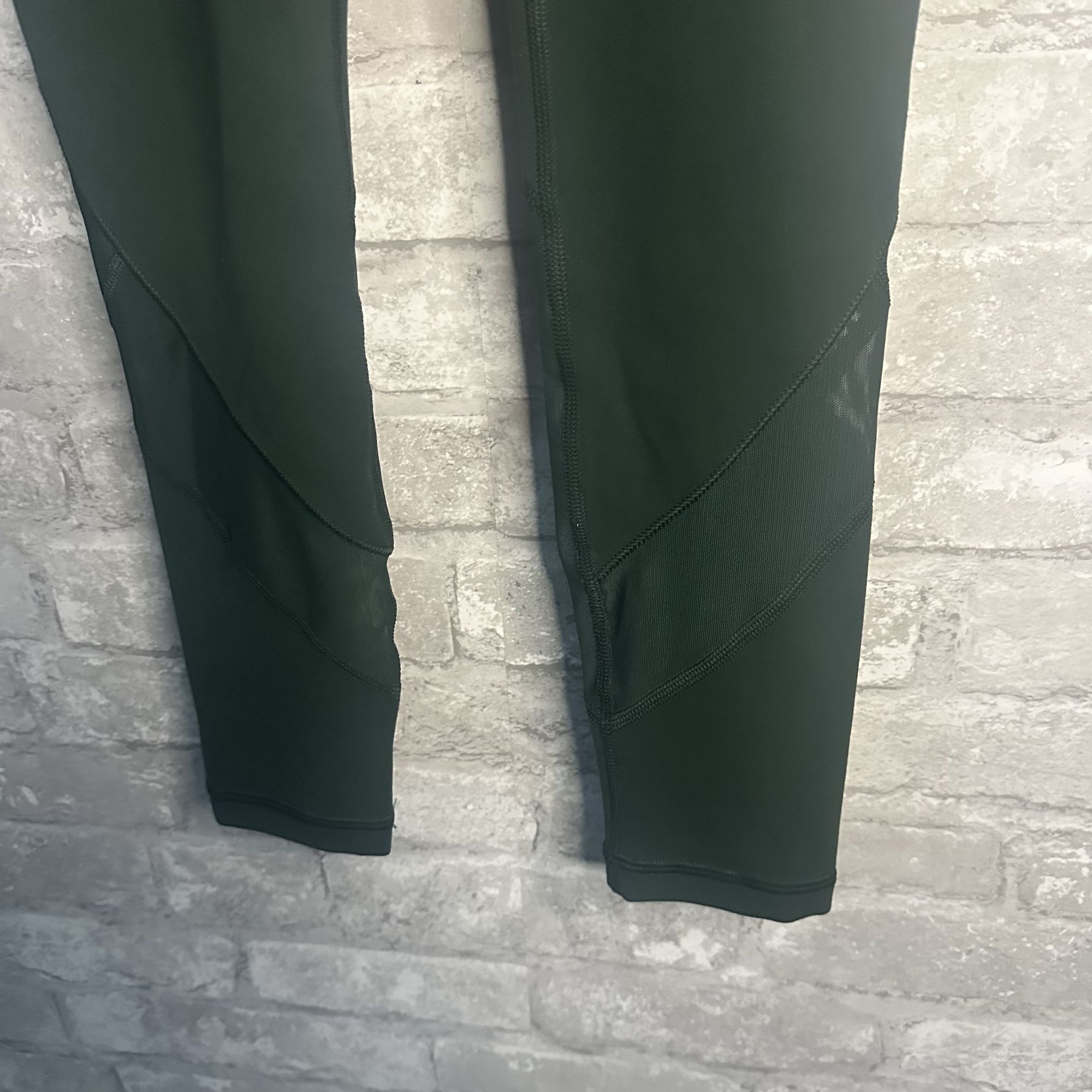Athleta Athleta Salutation Stash Mesh Tight NWT XXS (Seaweed Snack) Size 24" / US 00 / IT 34 - 7 Thumbnail