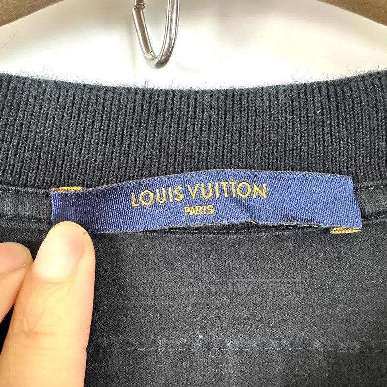 Louis Vuitton Louis Vuitton Black monogrammed logo printed short sleeve Size US XL / EU 56 / 4 - 4 Thumbnail
