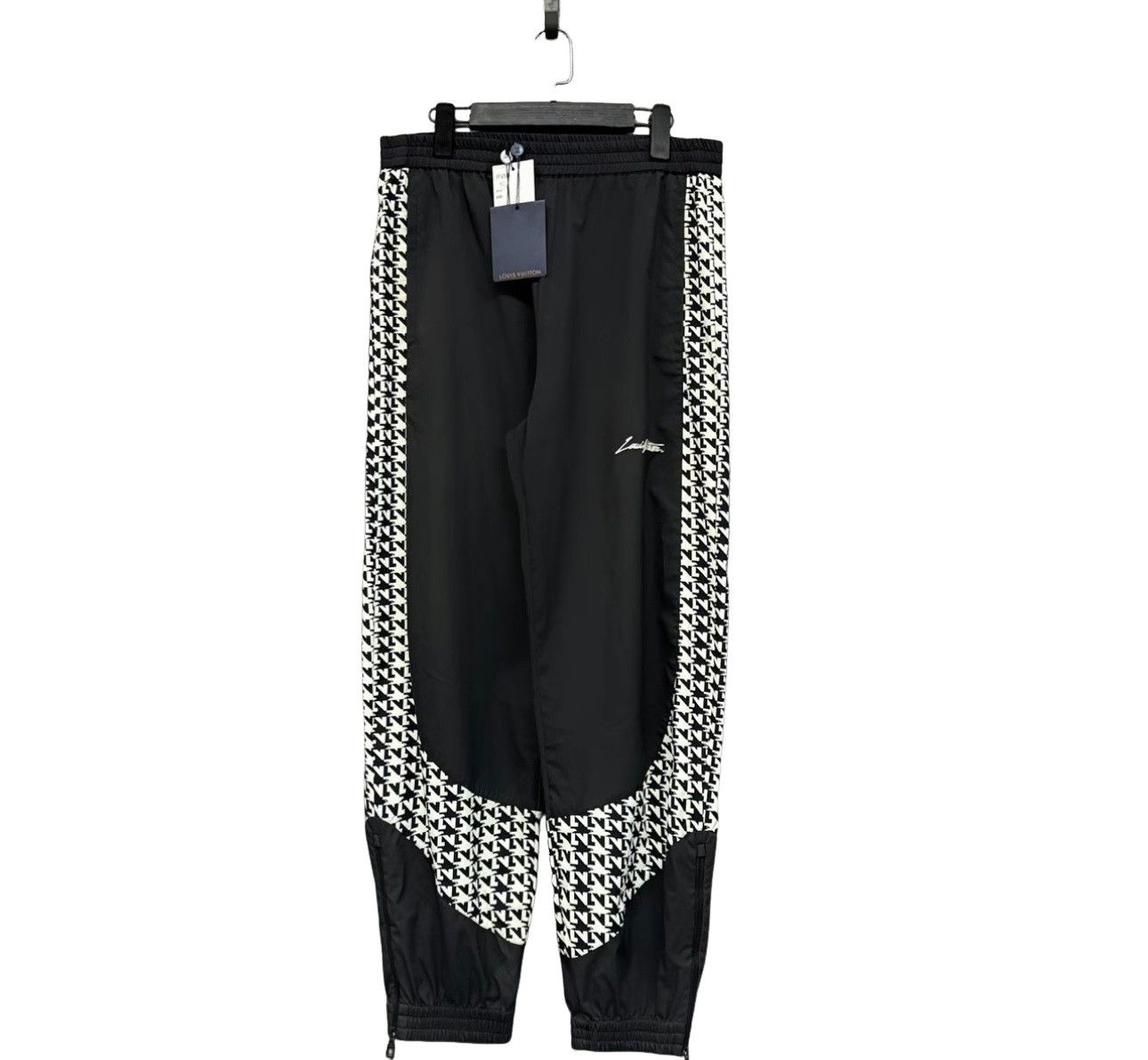 Louis Vuitton Louis Vuitton Houndstooth Monogram Joggers 42 Size US 26 / EU 42 - 1 Thumbnail