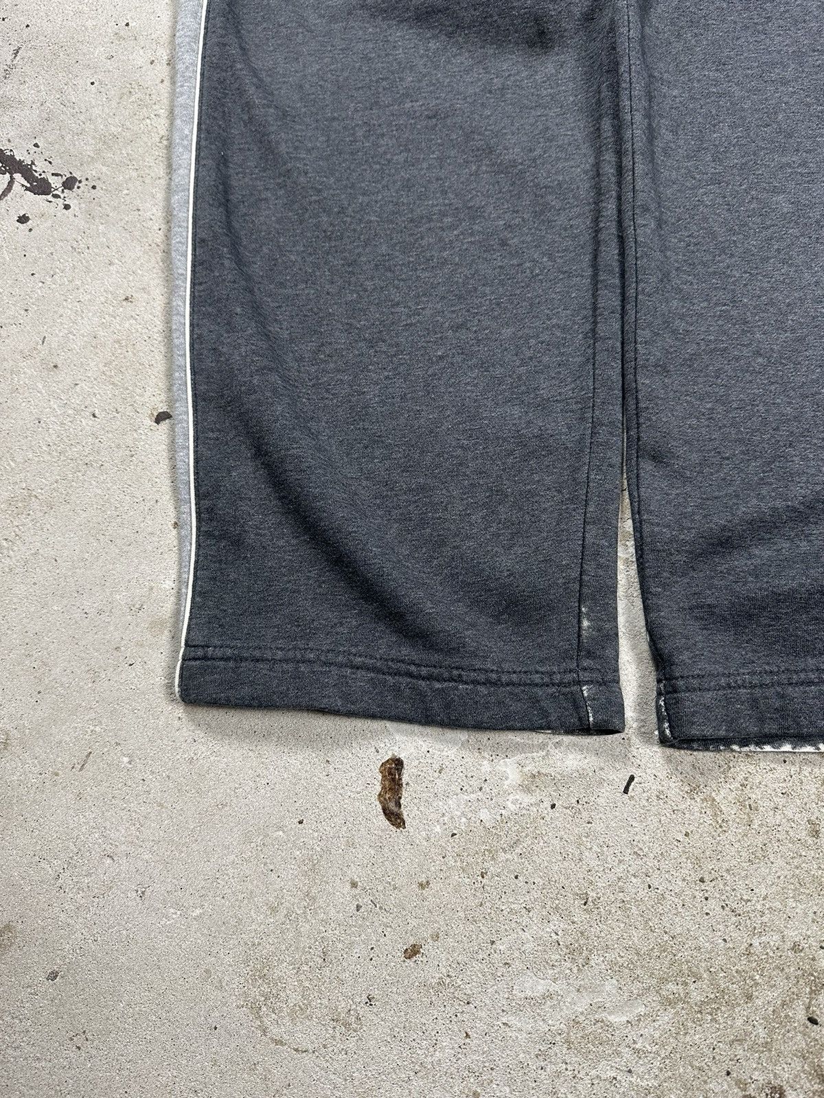 Nike ‼️ Vintage y2k Nike Grey Sweatpants Swoosh Striped Size US 32 / EU 48 - 5 Thumbnail