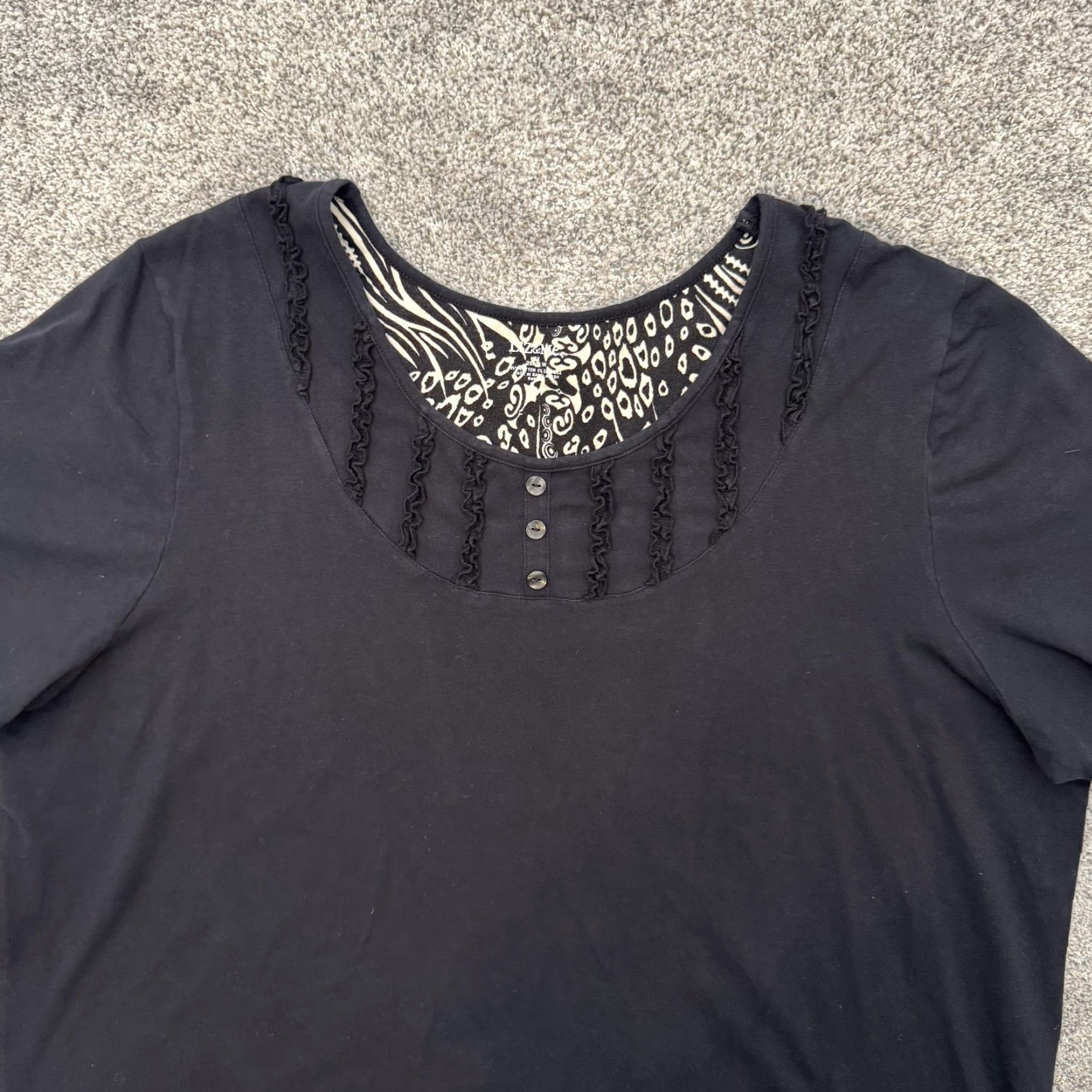Vintage Liz & Me Shirt 3X 26/28W Women Plus Black Short Sleeve Scoop Neck Ruffle Button Office Casual Classic Minimalist T-Shirt Size XXL / US 16-18 / IT 52-54 - 2 Thumbnail