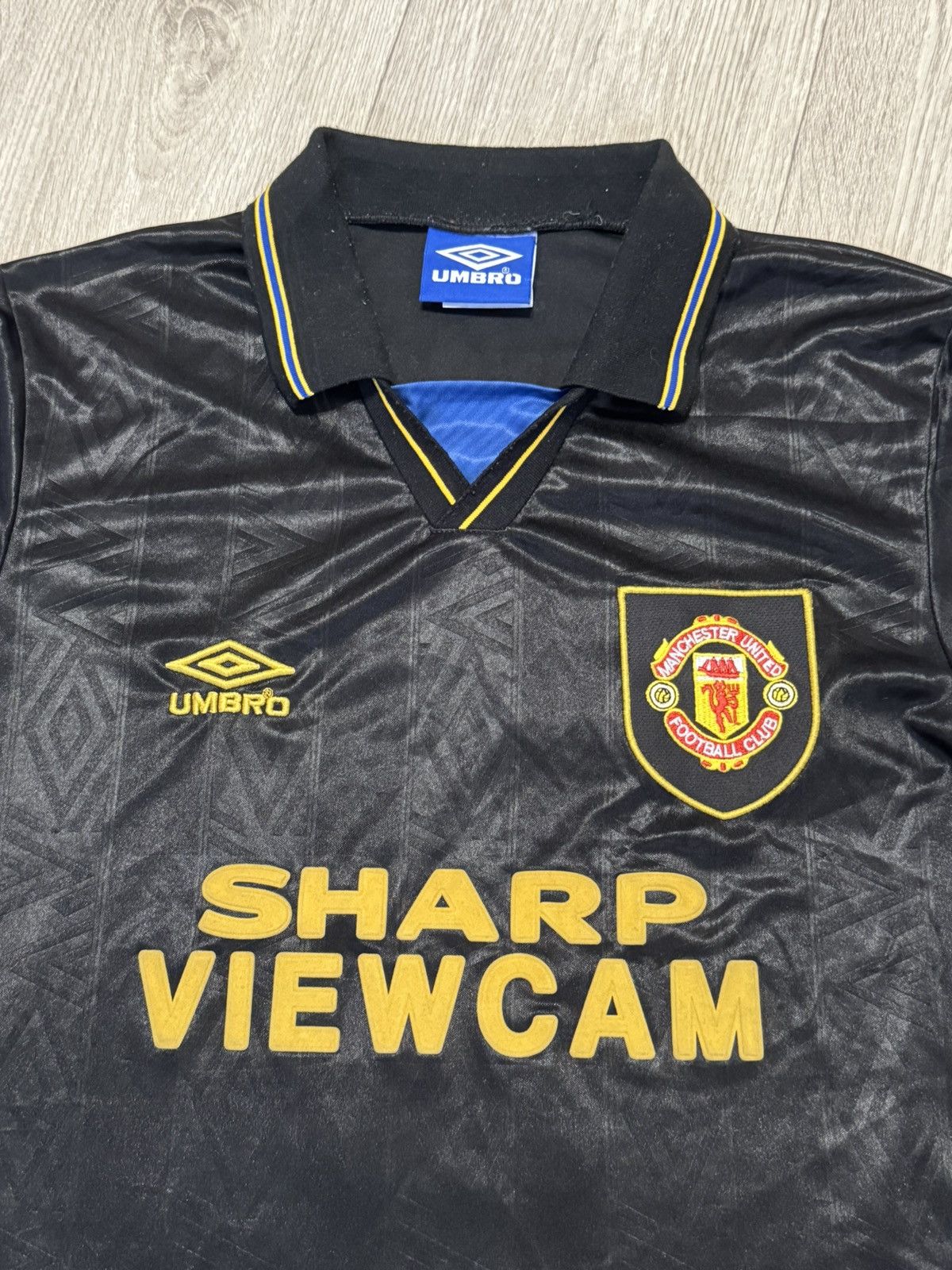 Umbro 🔷Retro Umbro Manchester United 1993/94/95 Soccer jersey🔷 Size US M / EU 48-50 / 2 - 4 Thumbnail