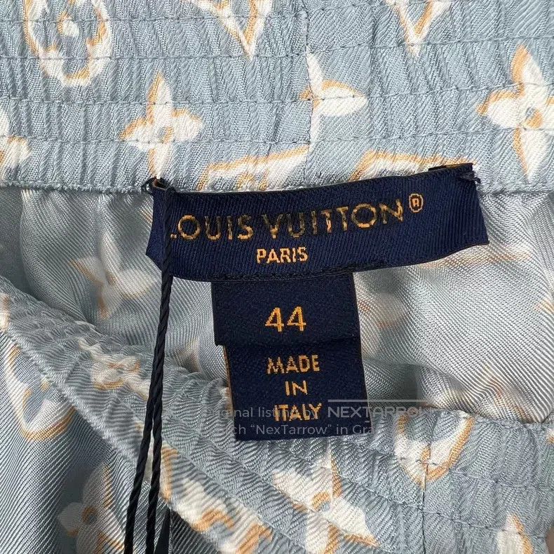 Louis Vuitton Louis Vuitton Blue presbyopic printed silk shorts Size US 44 / EU 60 - 4 Thumbnail