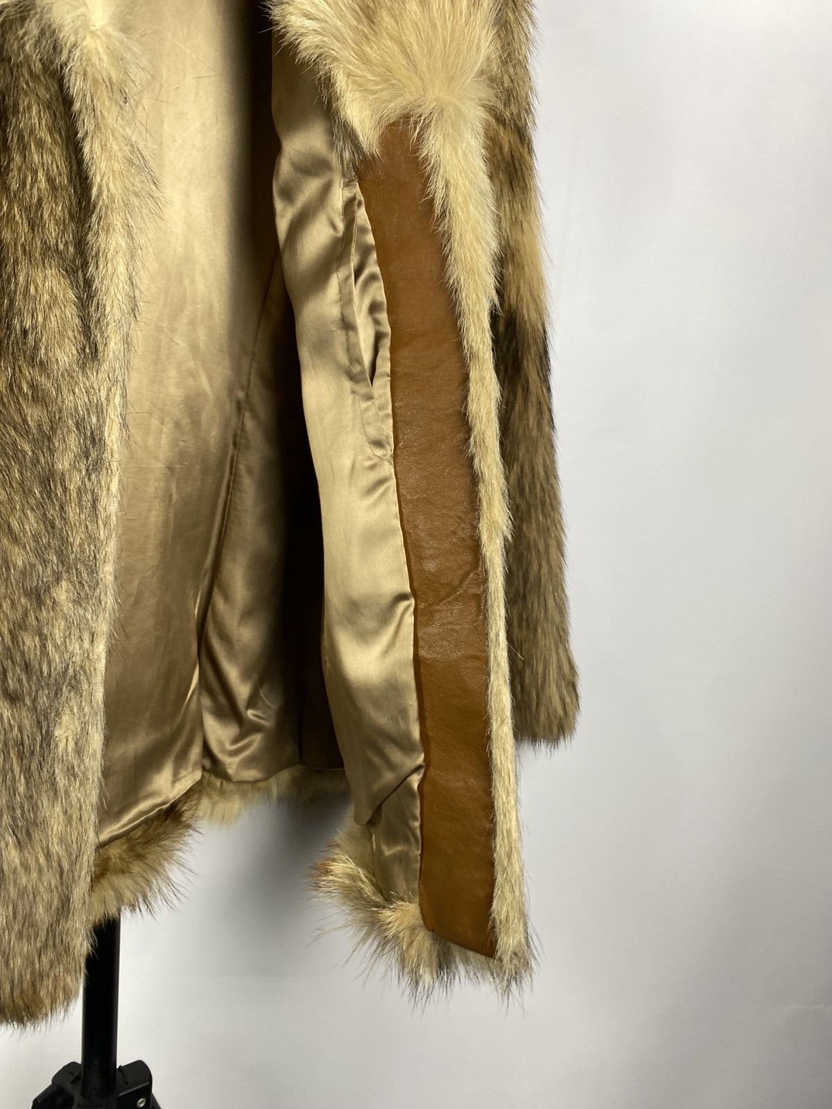 Vintage Rare Vintage 70s/80s fur coat Size M / US 6-8 / IT 42-44 - 8 Thumbnail