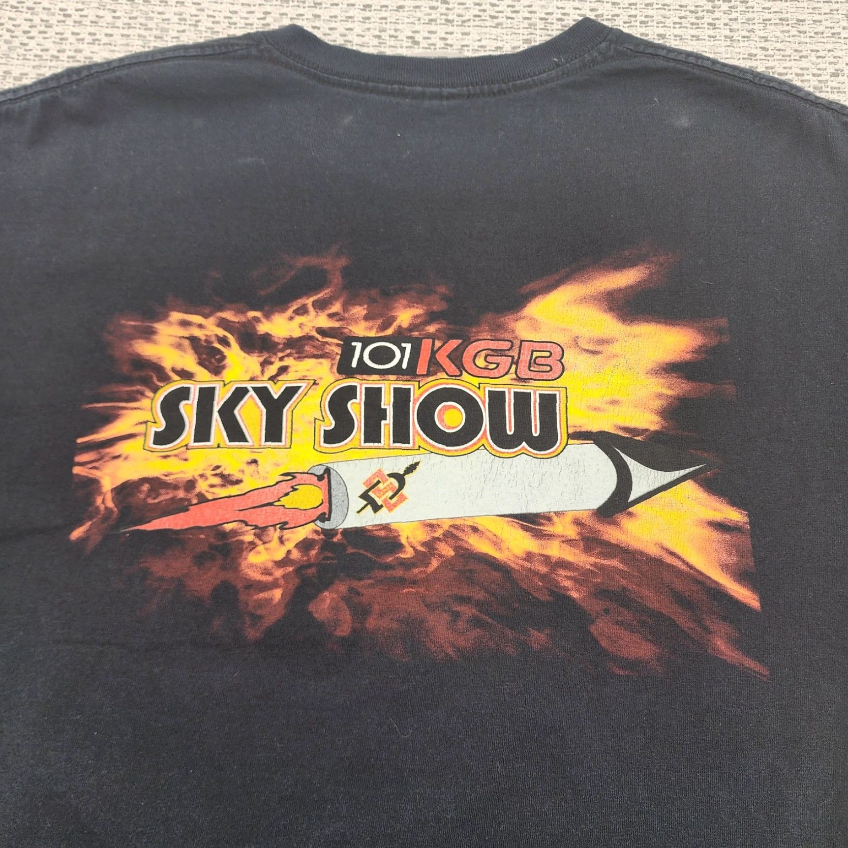 Gildan VINTAGE 101 KGB Sky Show Shirt Mens Large Black Gildan Heavy Cotton Crew Neck T-Shirt Graphic Print Logo Rocket Back Size US L / EU 52-54 / 3 - 2 Thumbnail
