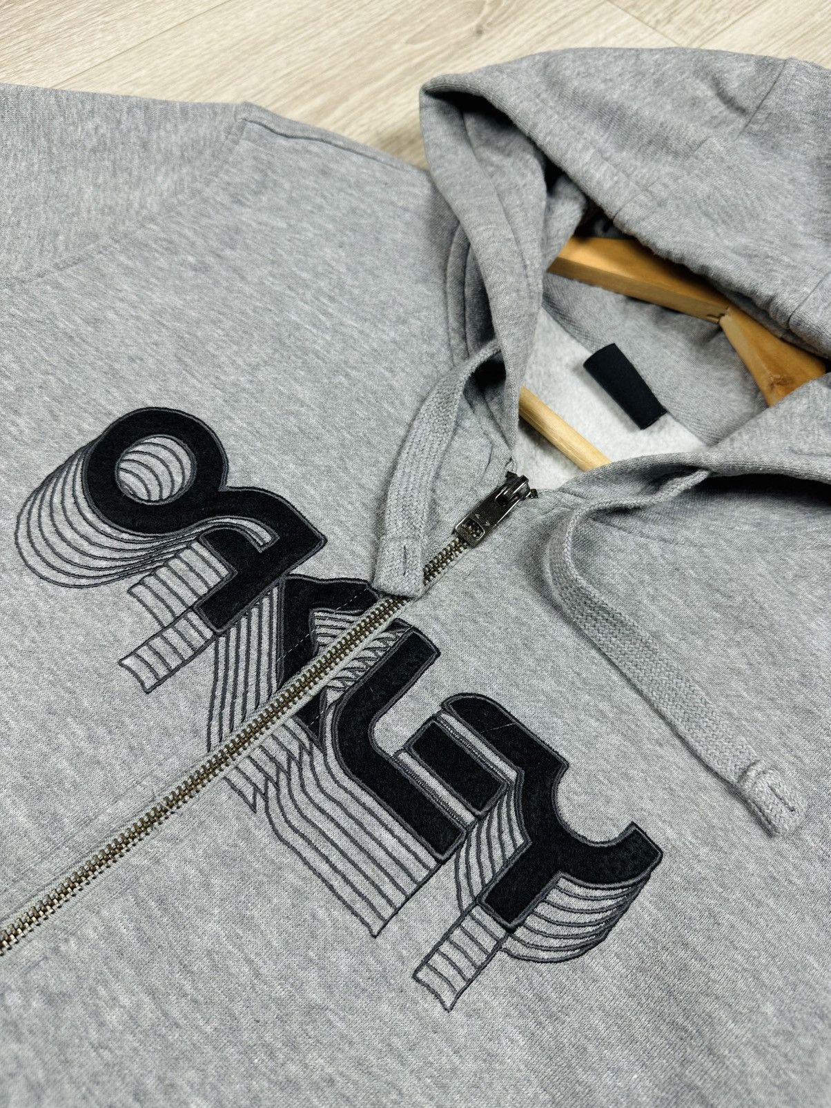 Vintage Vintage Oakley Zip Up Hoodie Big Logo Y2K Rare Size US M / EU 48-50 / 2 - 6 Thumbnail