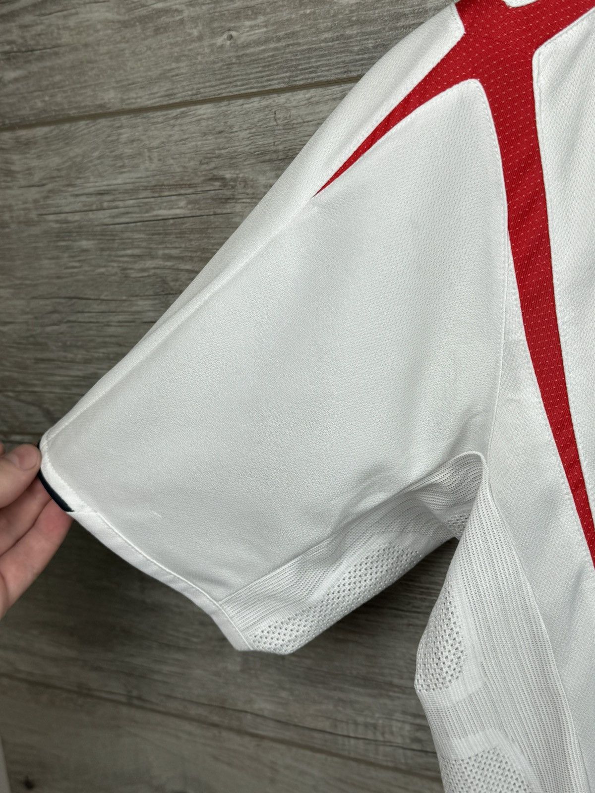 Umbro ENGLAND 2005 2007 HOME SHIRT FOOTBALL SOCCER JERSEY SIZE L Size US L / EU 52-54 / 3 - 9 Thumbnail