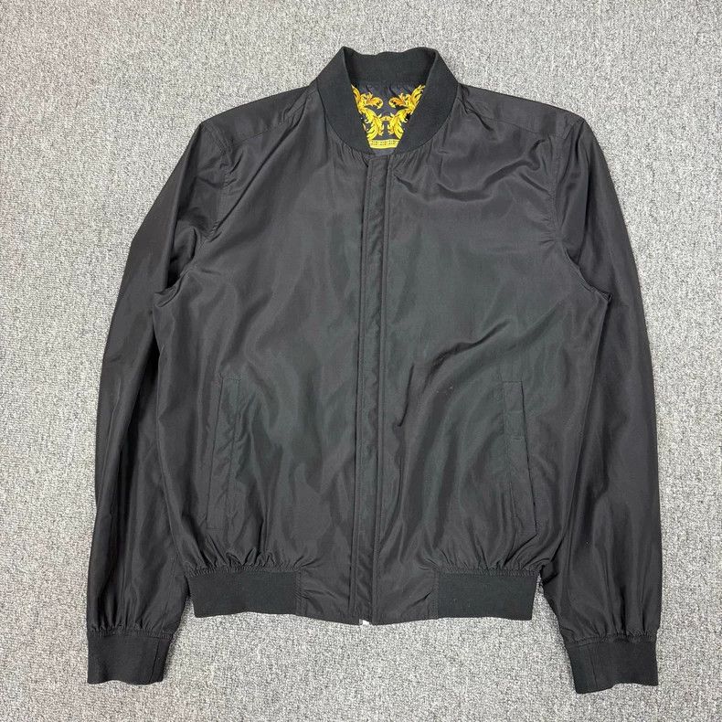 Versace Versace Black baroque reversible nylon jacket jacket Size L / US 10 / IT 46 - 2 Thumbnail