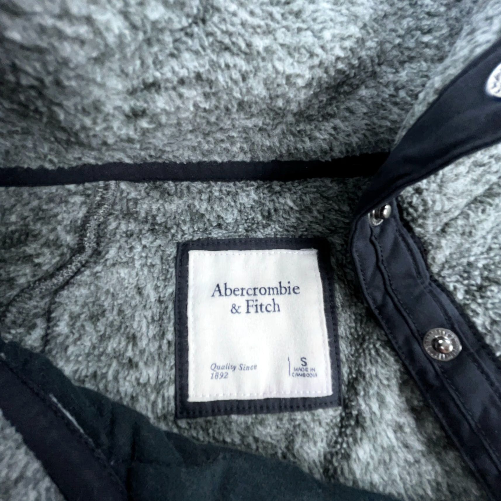 Abercrombie & Fitch VINTAGE Abecrombie & Fitch Sweater Women Small Gray Black Snap T Fleece Jacket Ladies Size S / US 4 / IT 40 - 5 Thumbnail