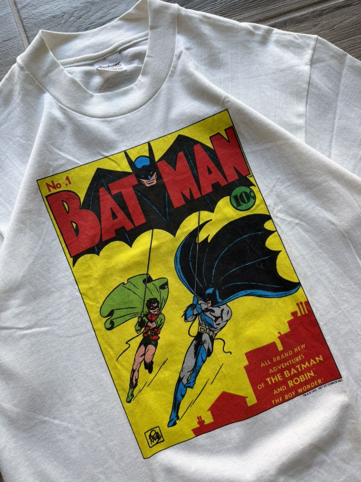 DC Comics Rare Vintage The Adventures of Batman and Robin T-Shirt Sz L Size US L / EU 52-54 / 3 - 2 Thumbnail