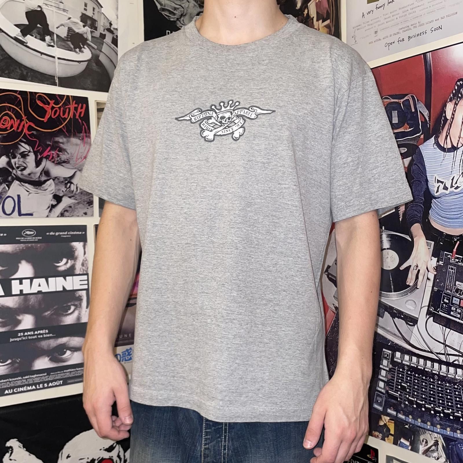 Designer Ripzone 90s Surf Crossbones Graphic T-Shirt L Size US L / EU 52-54 / 3 - 7 Thumbnail