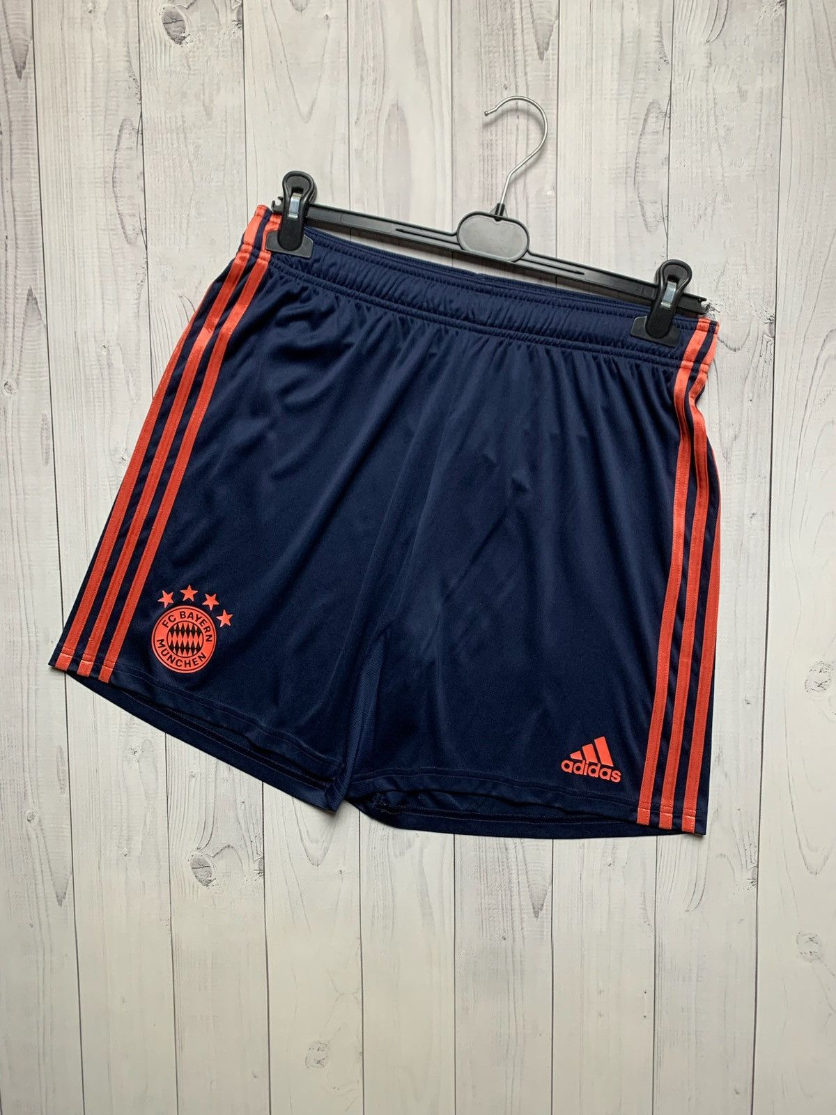Vintage Vintage Bayern Munich soccer shorts adidas size M Size US 31 - 1 Thumbnail