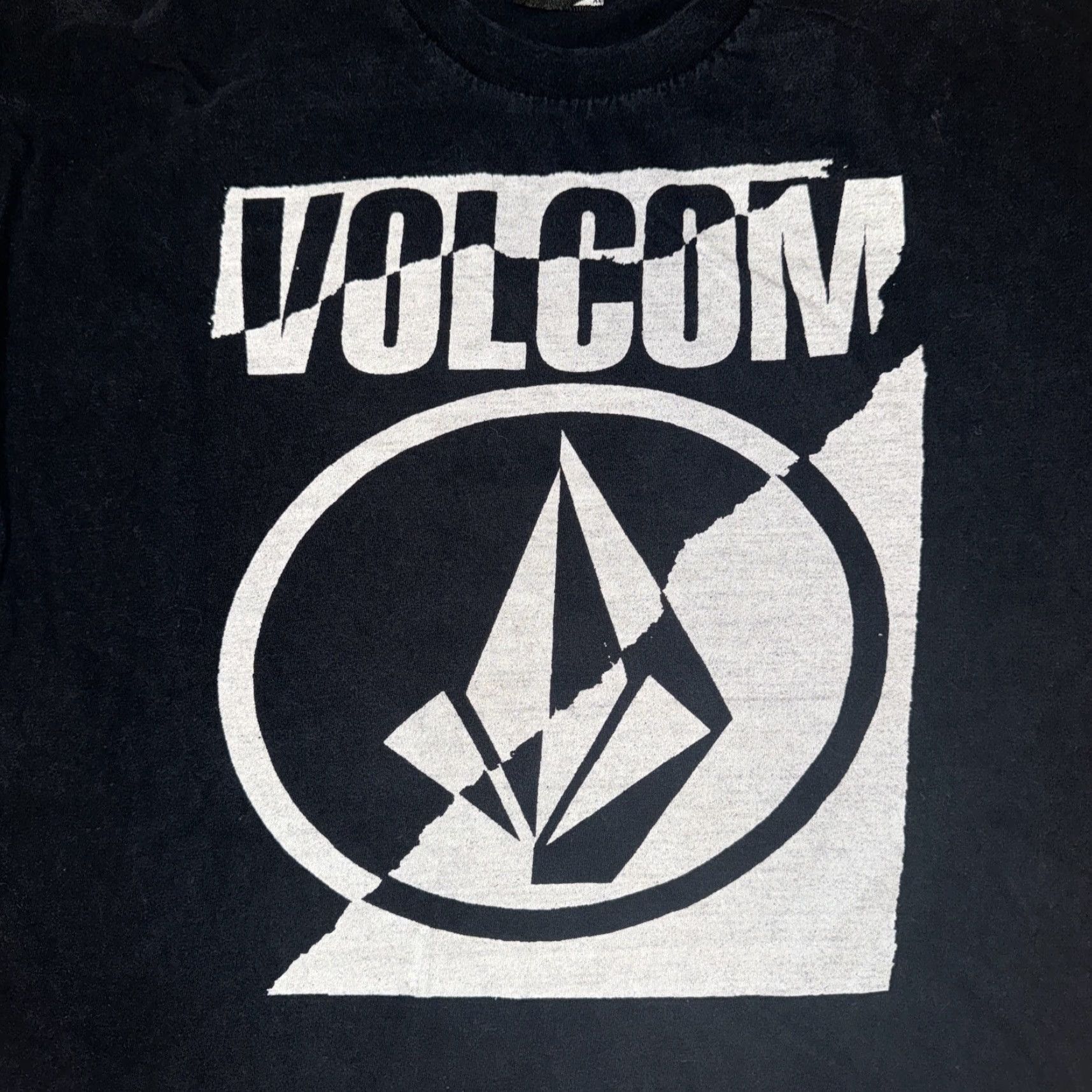 Volcom VINTAGE Volcom T-Shirt Skateboarding Logo Tee XL Black Mens 90s 2000s Grunge Graphic Shirt Size US XL / EU 56 / 4 - 2 Thumbnail