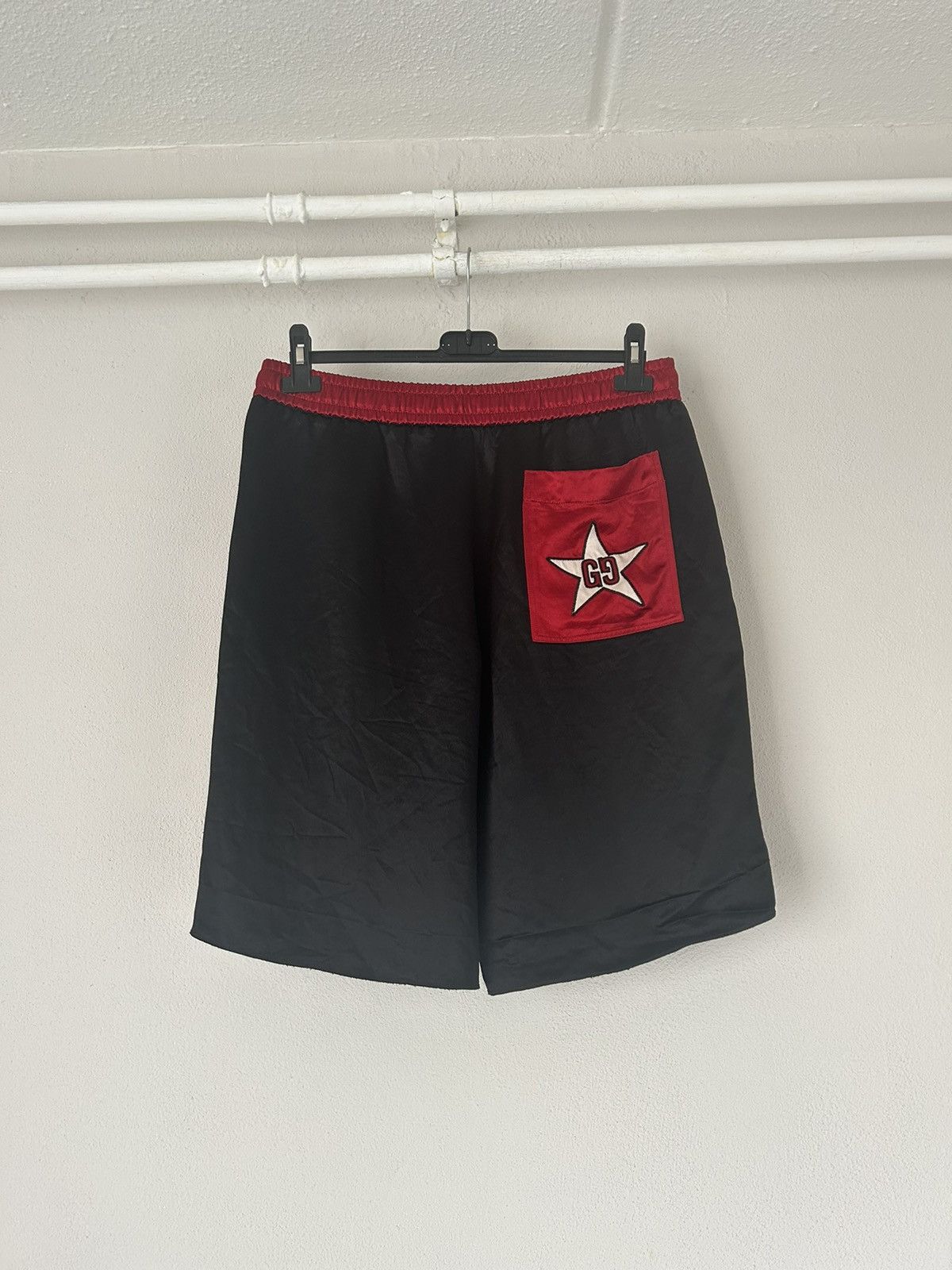 Image of Gucci Japanese Acetate With Embroidered Tide/mix Shorts in Black/Red, Men's (Size 30)