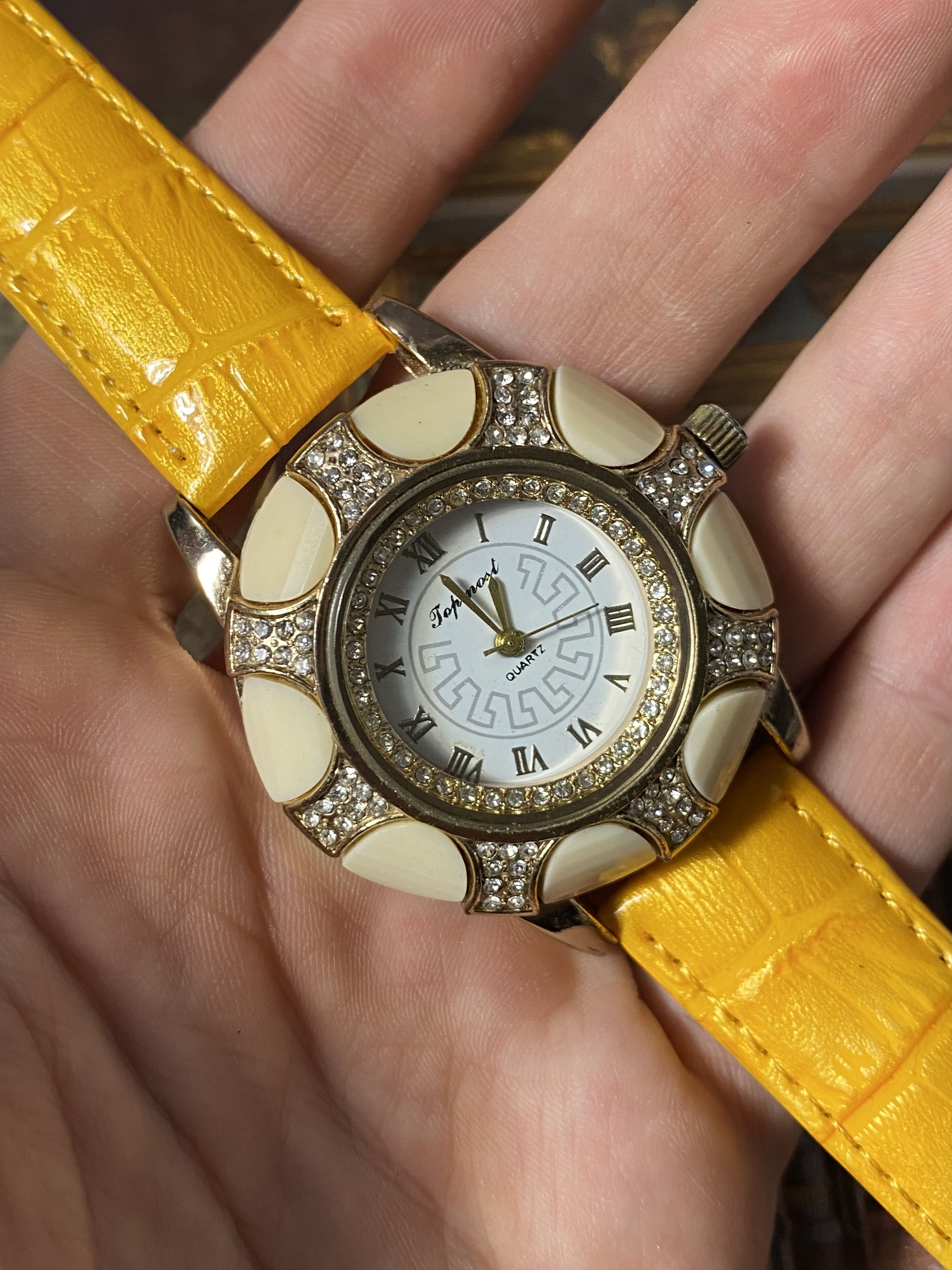 Japanese Brand × Jewelry × Vintage Women’s Watch with Yellow Strap - Elegance Size ONE SIZE - 8 Thumbnail