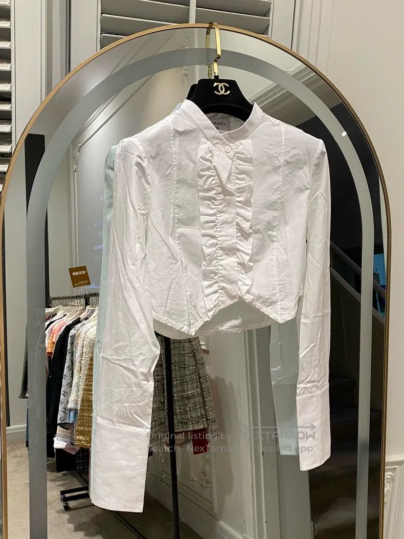 Chanel 20-year-old equestrian series white short shirt