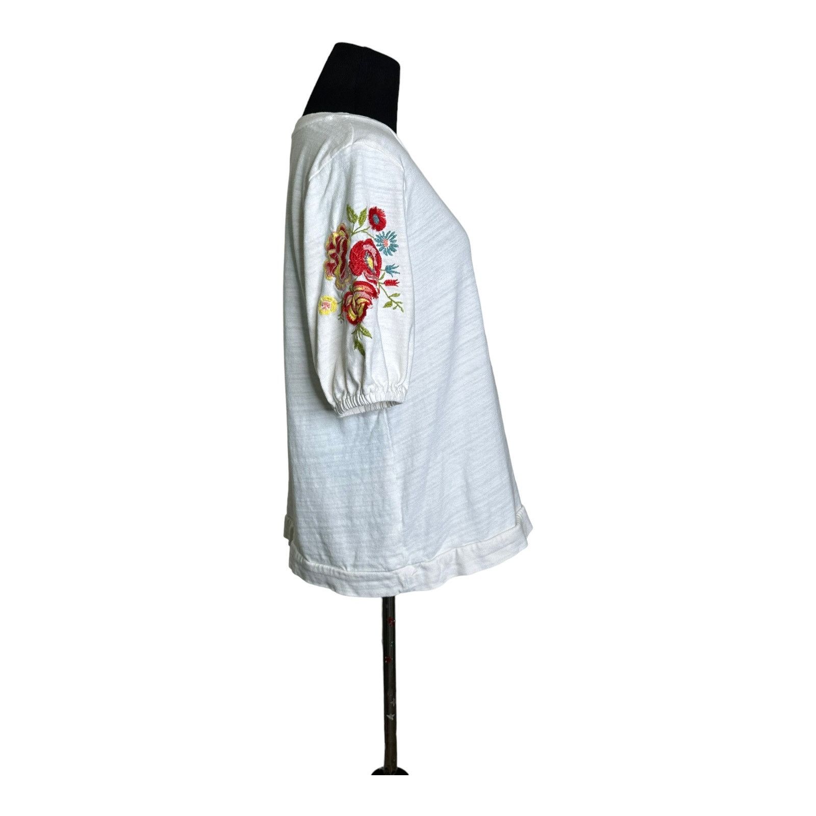 Loft Loft off white floral embroidered knit top size small Size S / US 4 / IT 40 - 8 Thumbnail