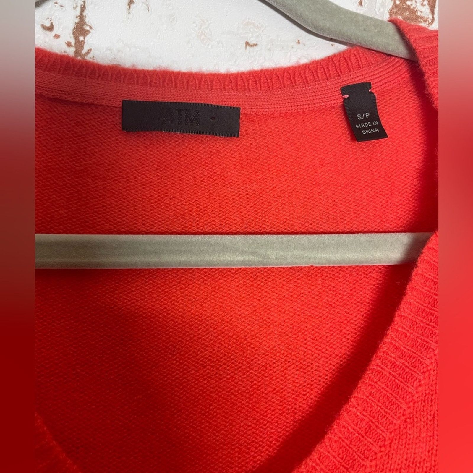 Aritzia Aritzia Cashmere Bright Red V-Neck Sweater Size M / US 6-8 / IT 42-44 - 3 Thumbnail