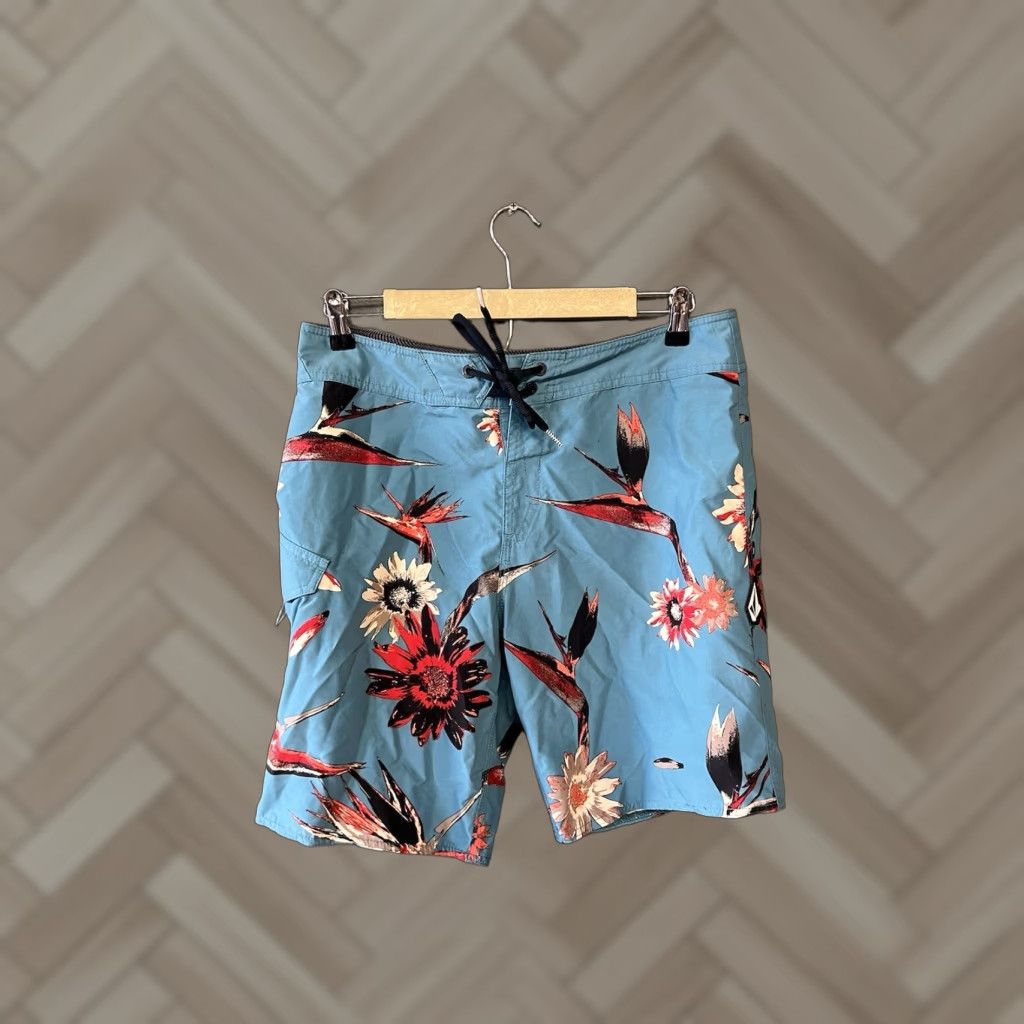 Volcom VINTAGE Volcom Board Shorts Mens Blue Floral Pattern 31 Size US 31 - 1 Thumbnail