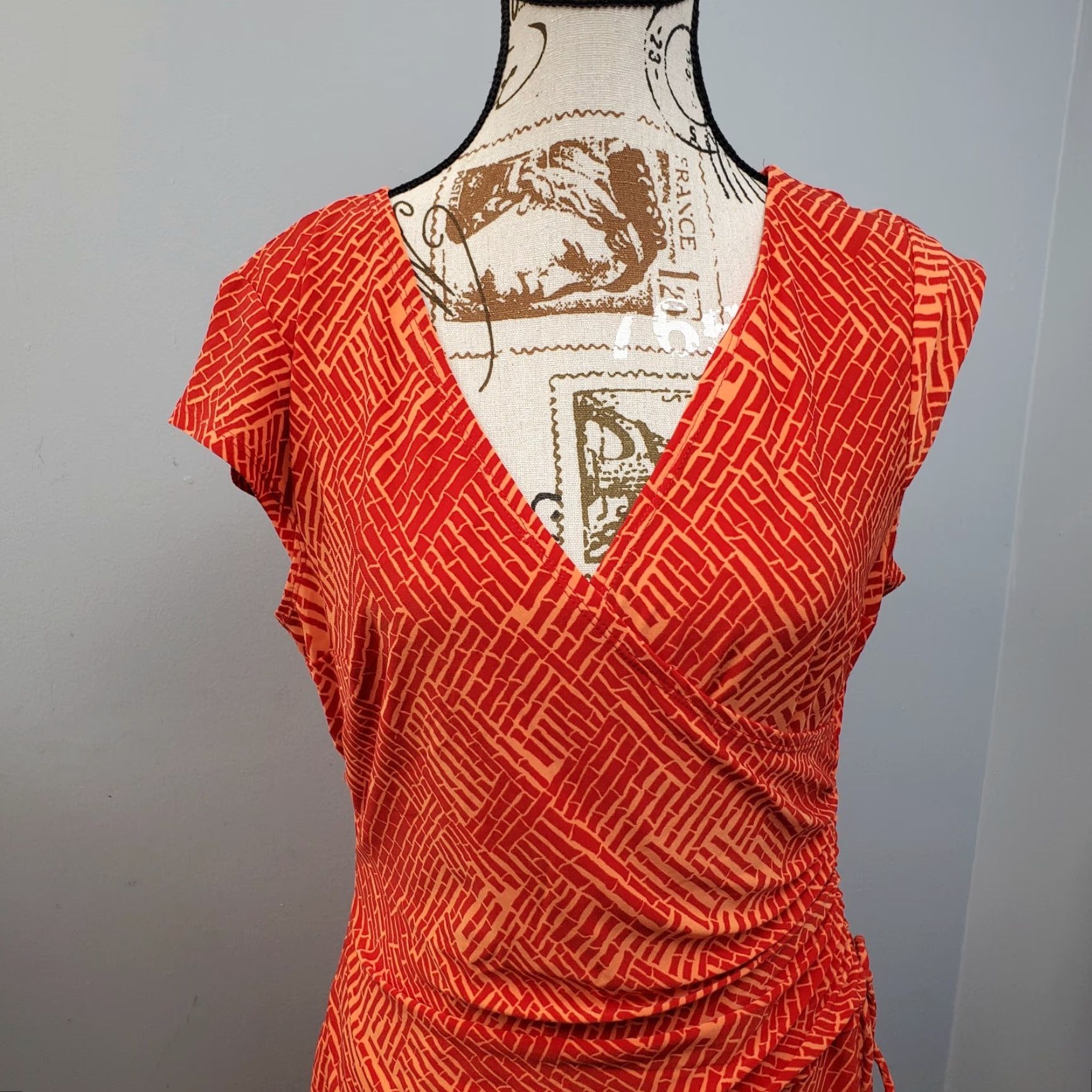 Evan Picone Evan Picone Women’s Geometric Red Orange V-Neck Ruched Sheath Dress 12, Sleeveless, Knee Length, Polyester, Vintage No, Casual/Party/Cocktail Size XL / US 12-14 / IT 48-50 - 5 Thumbnail